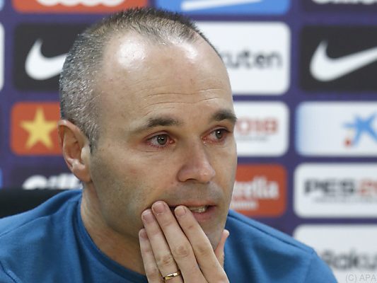 Iniesta war bei der Bekanntgabe sichtlich gerührt Iniesta war bei der Bekanntgabe sichtlich gerührt