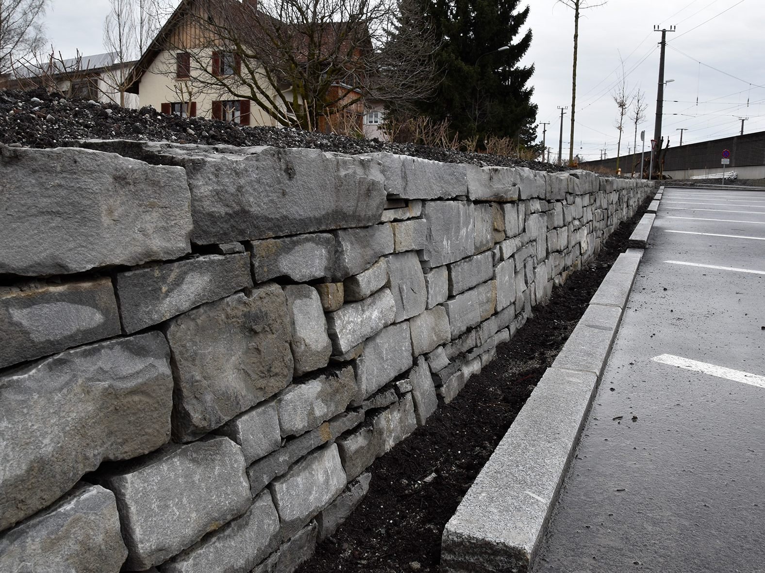 Neuer Lebensraum für Insekten am Bahnhof Rankweil Neuer Lebensraum für Insekten am Bahnhof Rankweil