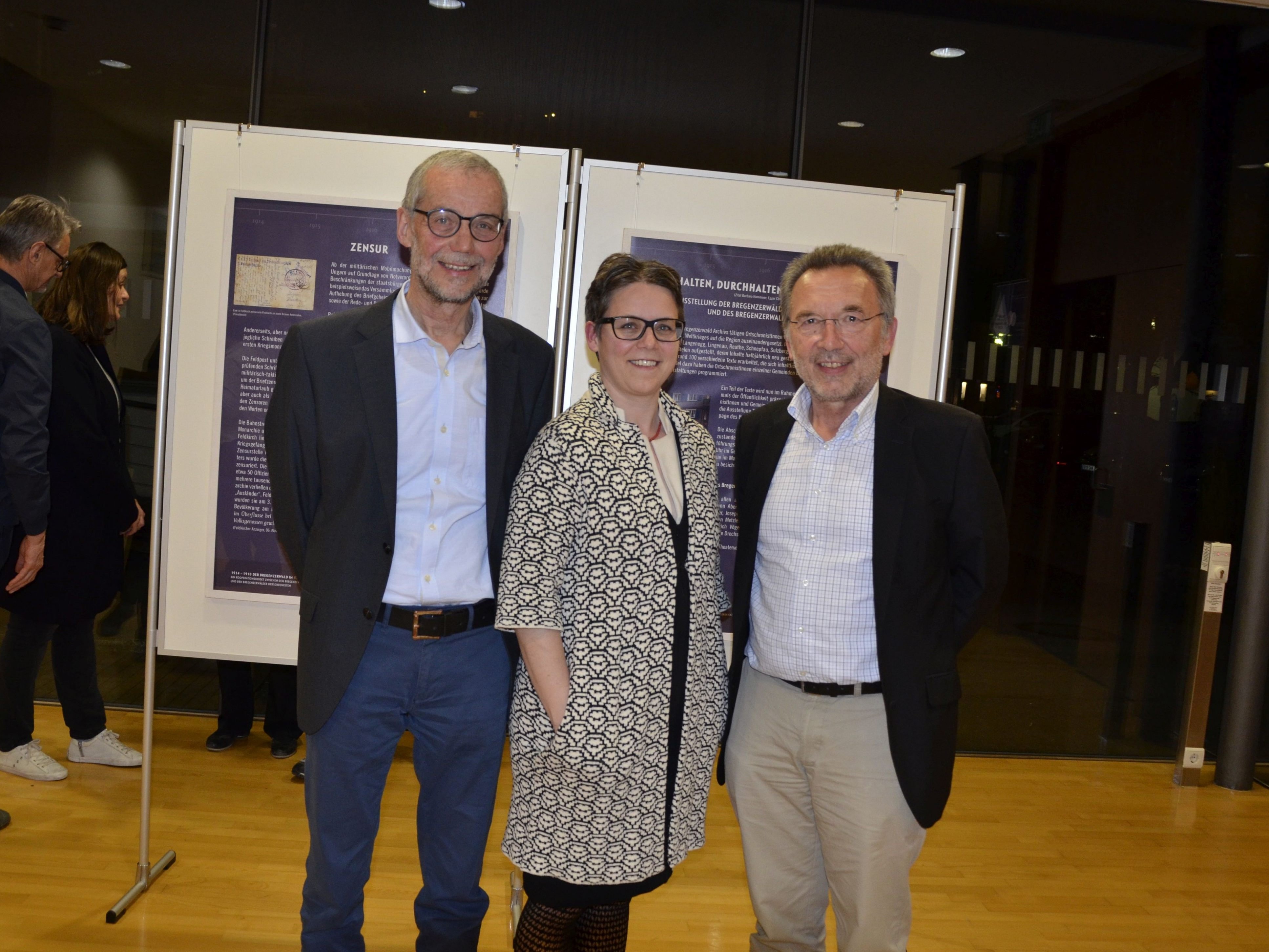 Ausstellungsreöffnung Theaterverein Obmann Jürgen Metzler, Katrin Netter Bregenzerwald Archiv, Historiker Meinrad Pichler Ausstellungsreöffnung Theaterverein Obmann Jürgen Metzler, Katrin Netter Bregenzerwald Archiv, Historiker Meinrad Pichler