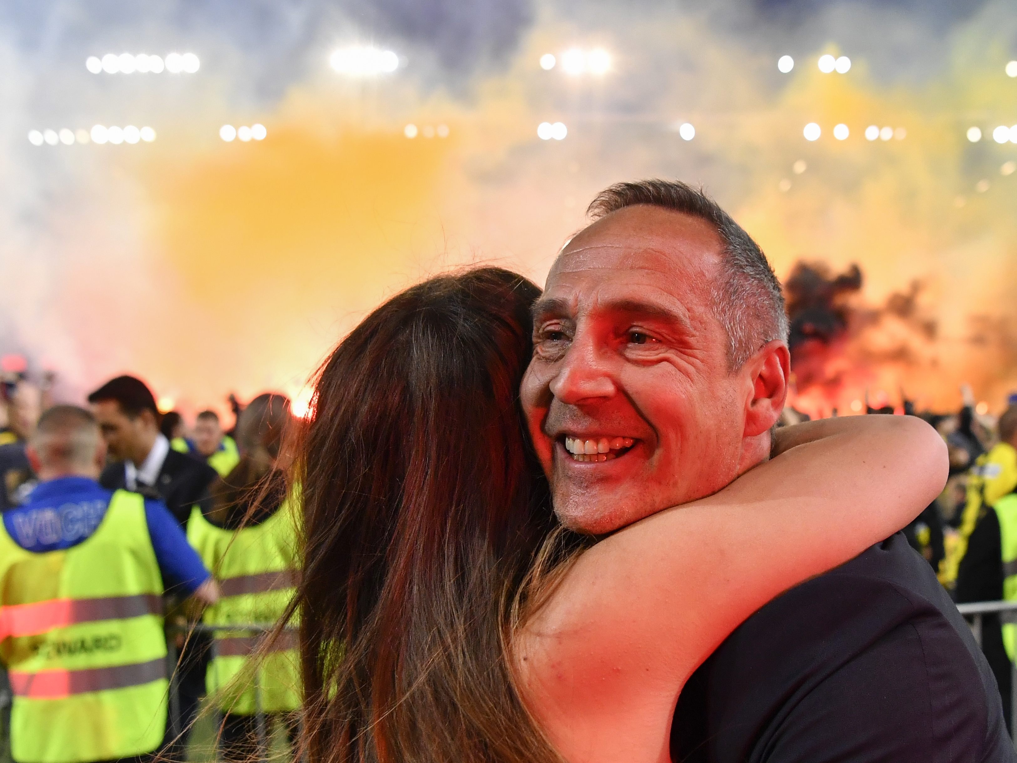 Adi Hütter feiert nach Gewinn des Meistertitels