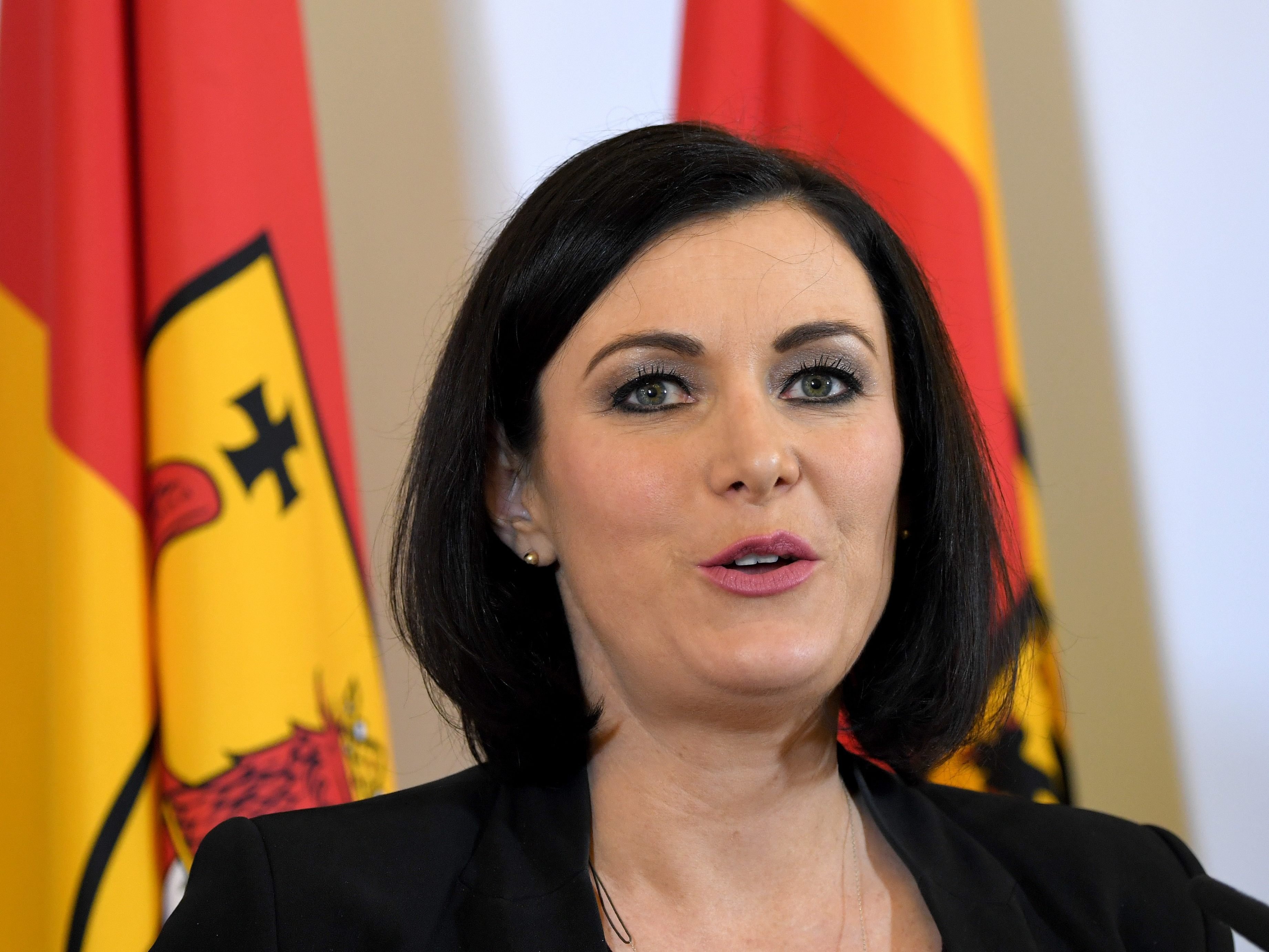 Umweltministerin Elisabeth Köstinger präsentiert die Klima- und Energiestrategie der Bundesregierung.