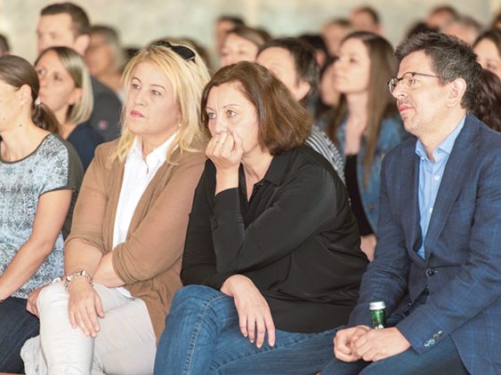 Die Angestellten in der GKK haben auch Angst um ihre Jobs. Denn eine zentrale Kassa in Wien mit „Landesstellen“ bedeutet Jobabbau. Die Angestellten in der GKK haben auch Angst um ihre Jobs. Denn eine zentrale Kassa in Wien mit „Landesstellen“ bedeutet Jobabbau.