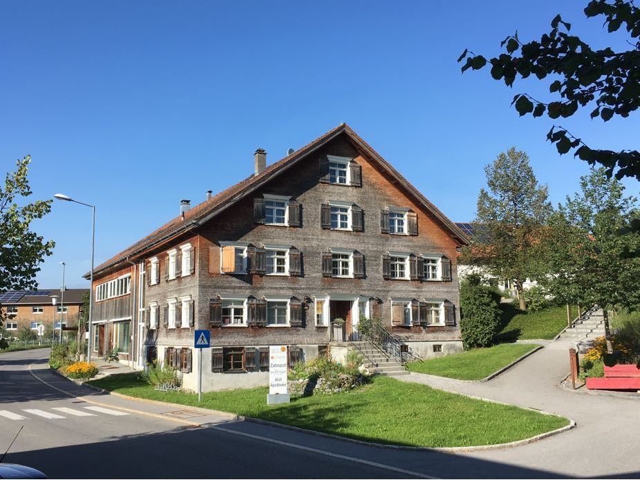 Im Bach 57 öffnen am Sonntag, 29 April, die Arztpraxen ihre Türen. Im Bach 57 öffnen am Sonntag, 29 April, die Arztpraxen ihre Türen.