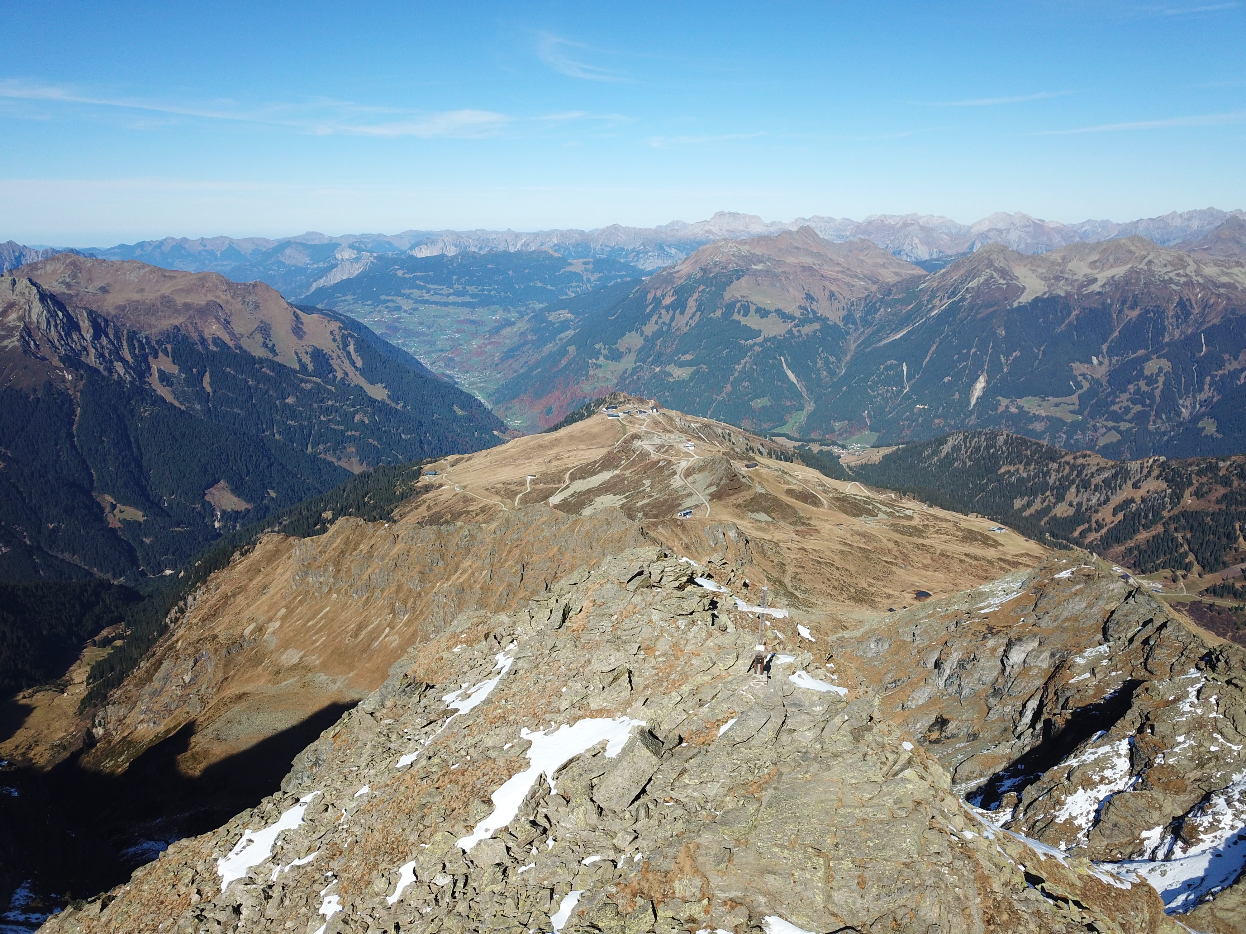 Der Bescheid der BH Bludenz zum Antrag der Liftgesellschaft für den Bau eines 307.200 Kubikmeter großen Speicherteichs wird für zufriedene Gesichter im Montafon sorgen. Der Bescheid der BH Bludenz zum Antrag der Liftgesellschaft für den Bau eines 307.200 Kubikmeter großen Speicherteichs wird für zufriedene Gesichter im Montafon sorgen.