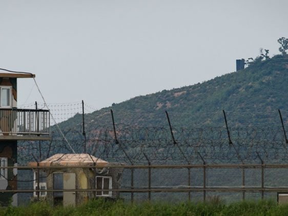 Der Blich über die Grenze nach Nordkorea. Der Blich über die Grenze nach Nordkorea.