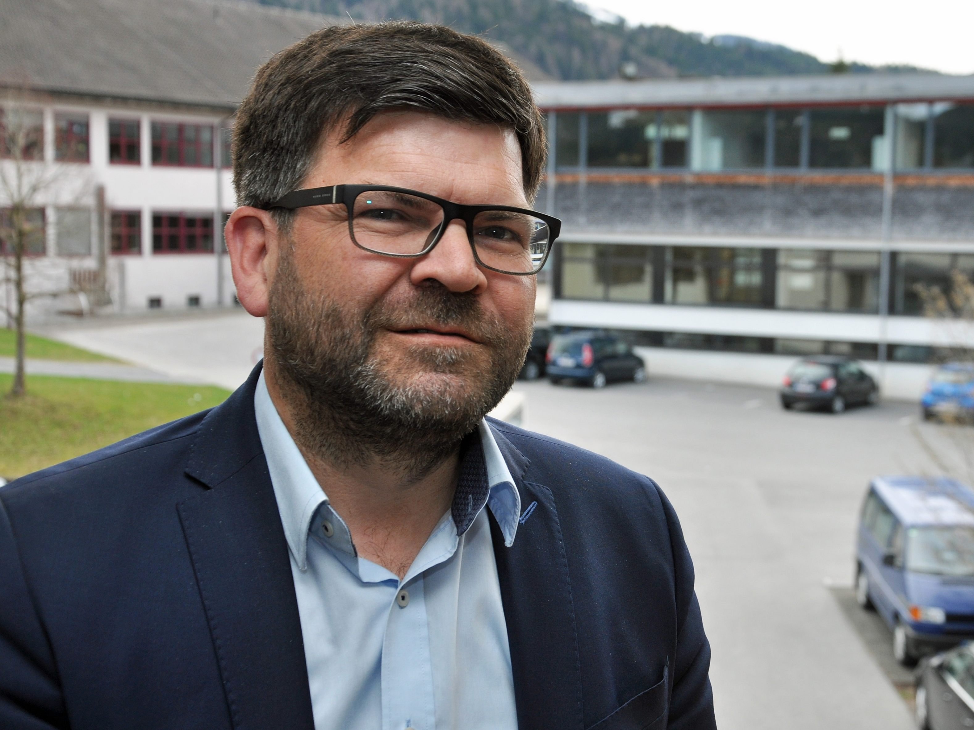 Bestmögliche Einrichtungen im Bildungsbereich bereit zu stellen ist Bürgermeister Gerhard Beer ein besonderes Anliegen. Bestmögliche Einrichtungen im Bildungsbereich bereit zu stellen ist Bürgermeister Gerhard Beer ein besonderes Anliegen.