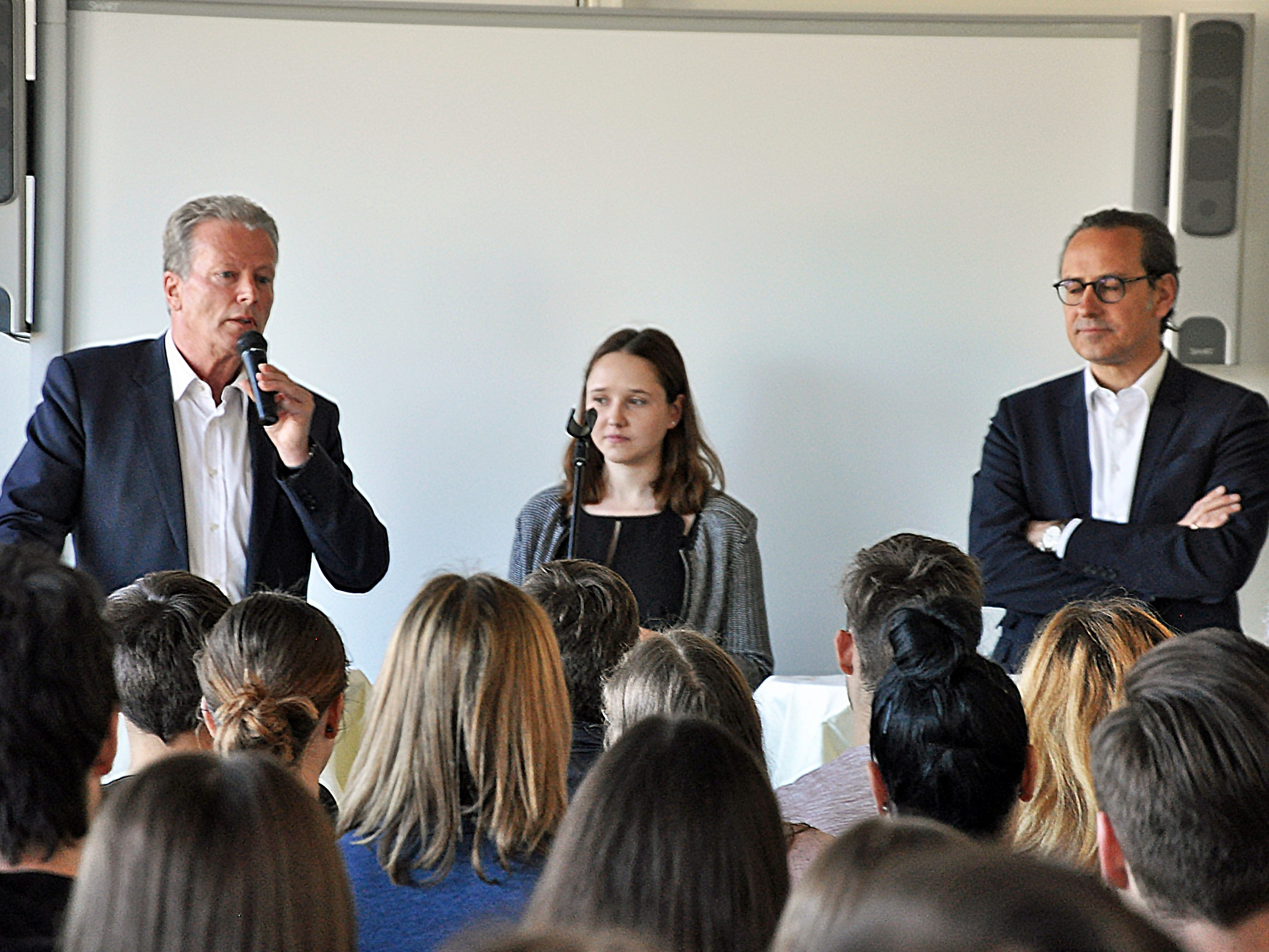 Im Rahmen den Initiative „Wir sind Europa“ waren Reinhold Mitterlehner und Michael Grahammer zu Gast an der HAK Lustenau. Im Rahmen den Initiative „Wir sind Europa“ waren Reinhold Mitterlehner und Michael Grahammer zu Gast an der HAK Lustenau.
