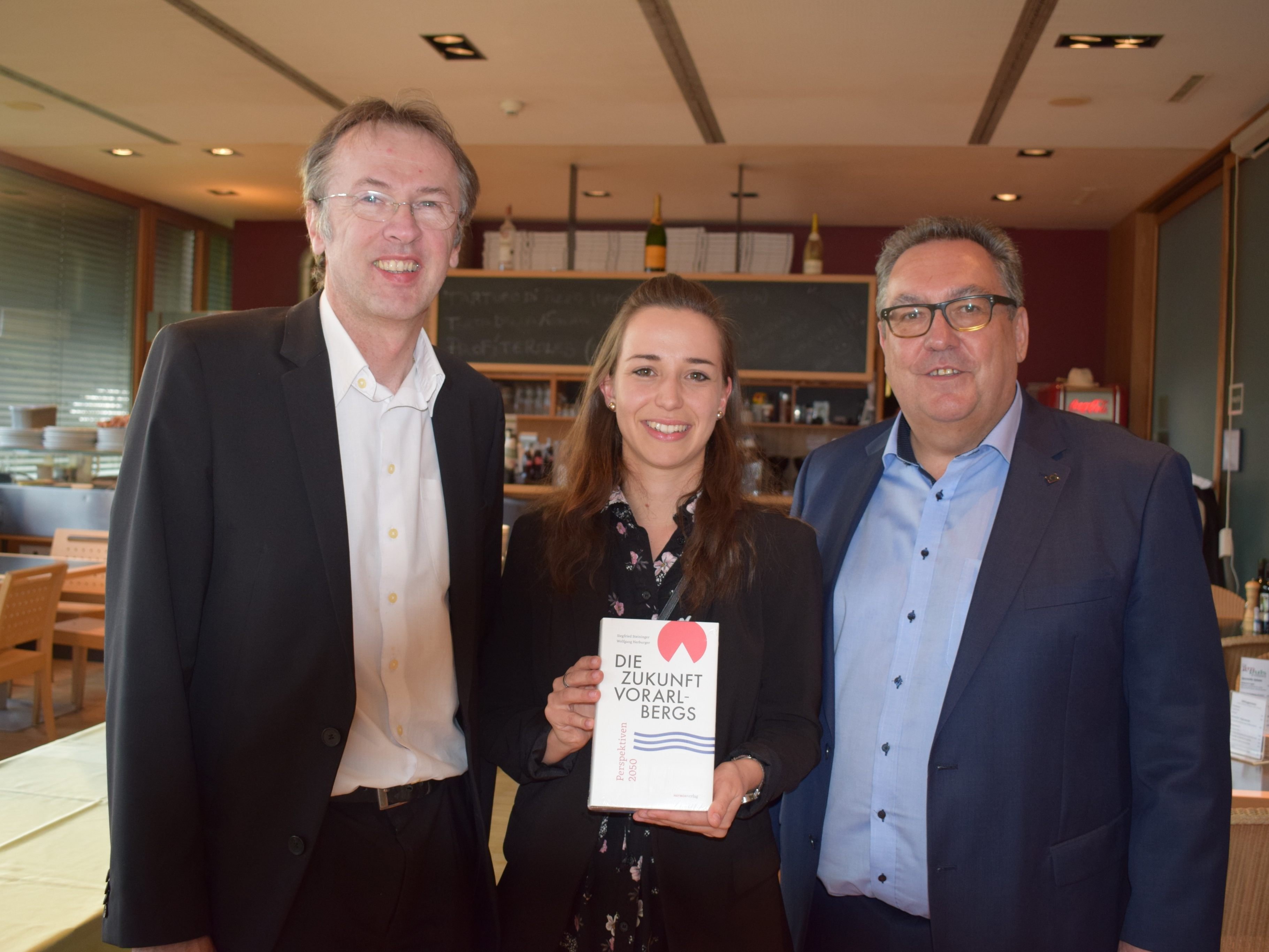 Wirtschaftsreferent Mario Hammerer, Organisatorin Monika Moosmann und Buchautor Wolfgang Herburger. Wirtschaftsreferent Mario Hammerer, Organisatorin Monika Moosmann und Buchautor Wolfgang Herburger.