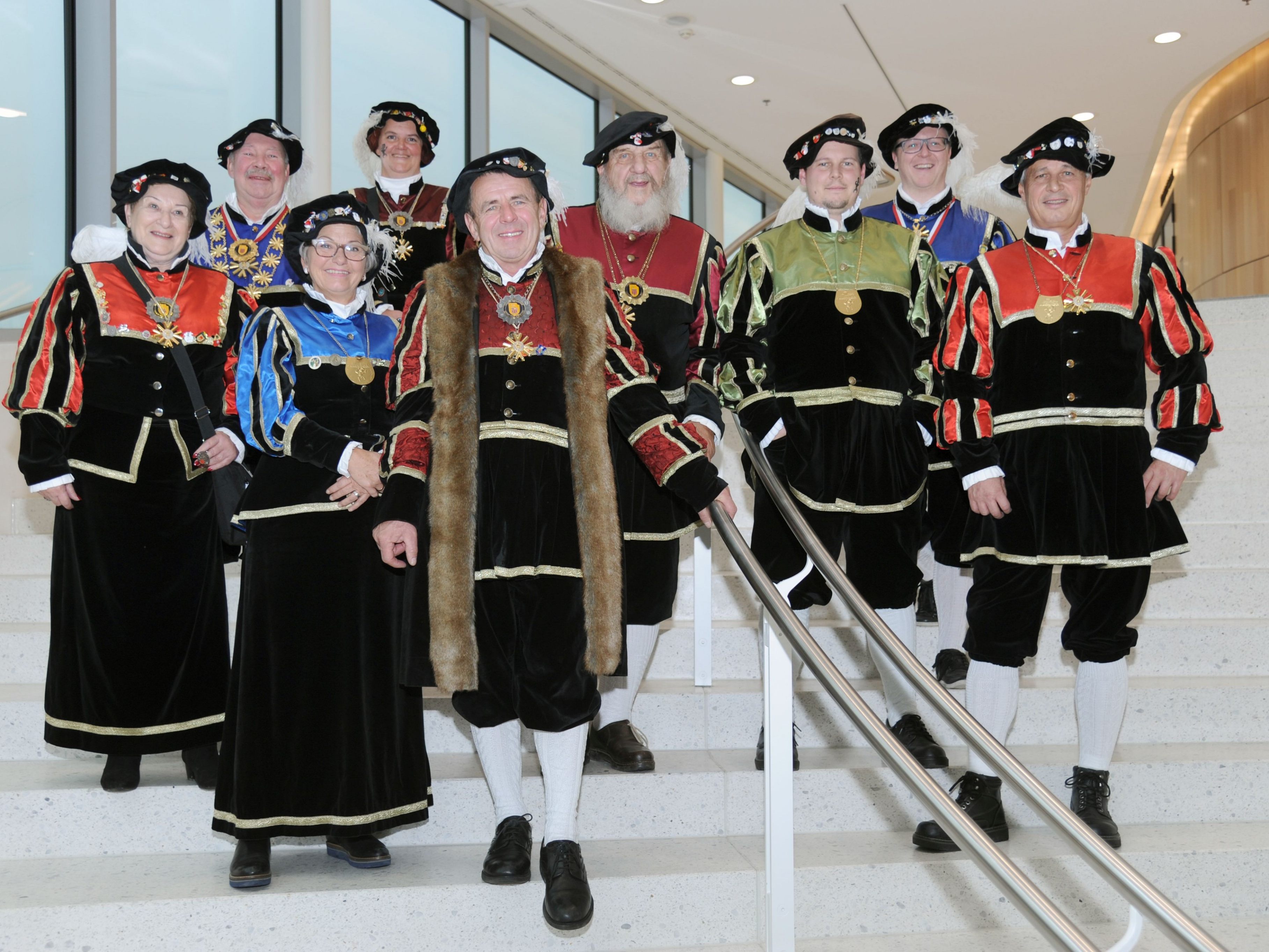 Das Präsidium der Gilde Spältabürger im Montforthaus, wo am Samstag die „Narren“ zu Gast sind. Das Präsidium der Gilde Spältabürger im Montforthaus, wo am Samstag die „Narren“ zu Gast sind.