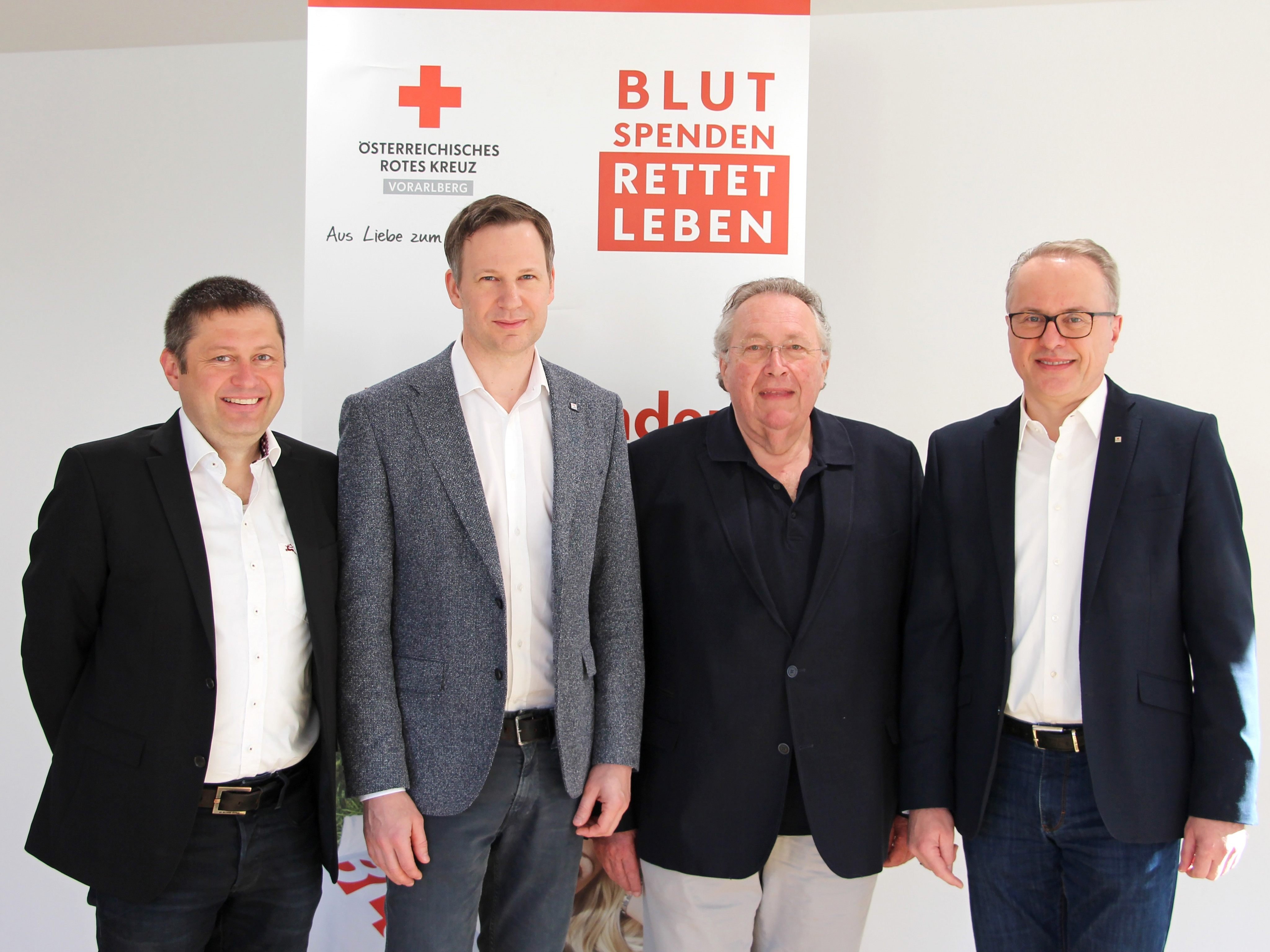 v.l.: Michael Hamel, Organisationsleiter Blutspendedienst Vorarlberg; Dr. Christof Jungbauer, Medizinischer Leiter der Blutspendezentrale für Wien, NÖ und Bgld.; Prof. DDr. H.C. Wolfgang R. Mayr, Transfusionsmediziner und medizinischer Berater für das Blutspendewesen im ÖRK; Mag. Franz Rous, Kaufmännischer Geschäftsführer ÖRK Landesverband Vorarlberg. v.l.: Michael Hamel, Organisationsleiter Blutspendedienst Vorarlberg; Dr. Christof Jungbauer, Medizinischer Leiter der Blutspendezentrale für Wien, NÖ und Bgld.; Prof. DDr. H.C. Wolfgang R. Mayr, Transfusionsmediziner und medizinischer Berater für das Blutspendewesen im ÖRK; Mag. Franz Rous, Kaufmännischer Geschäftsführer ÖRK Landesverband Vorarlberg.