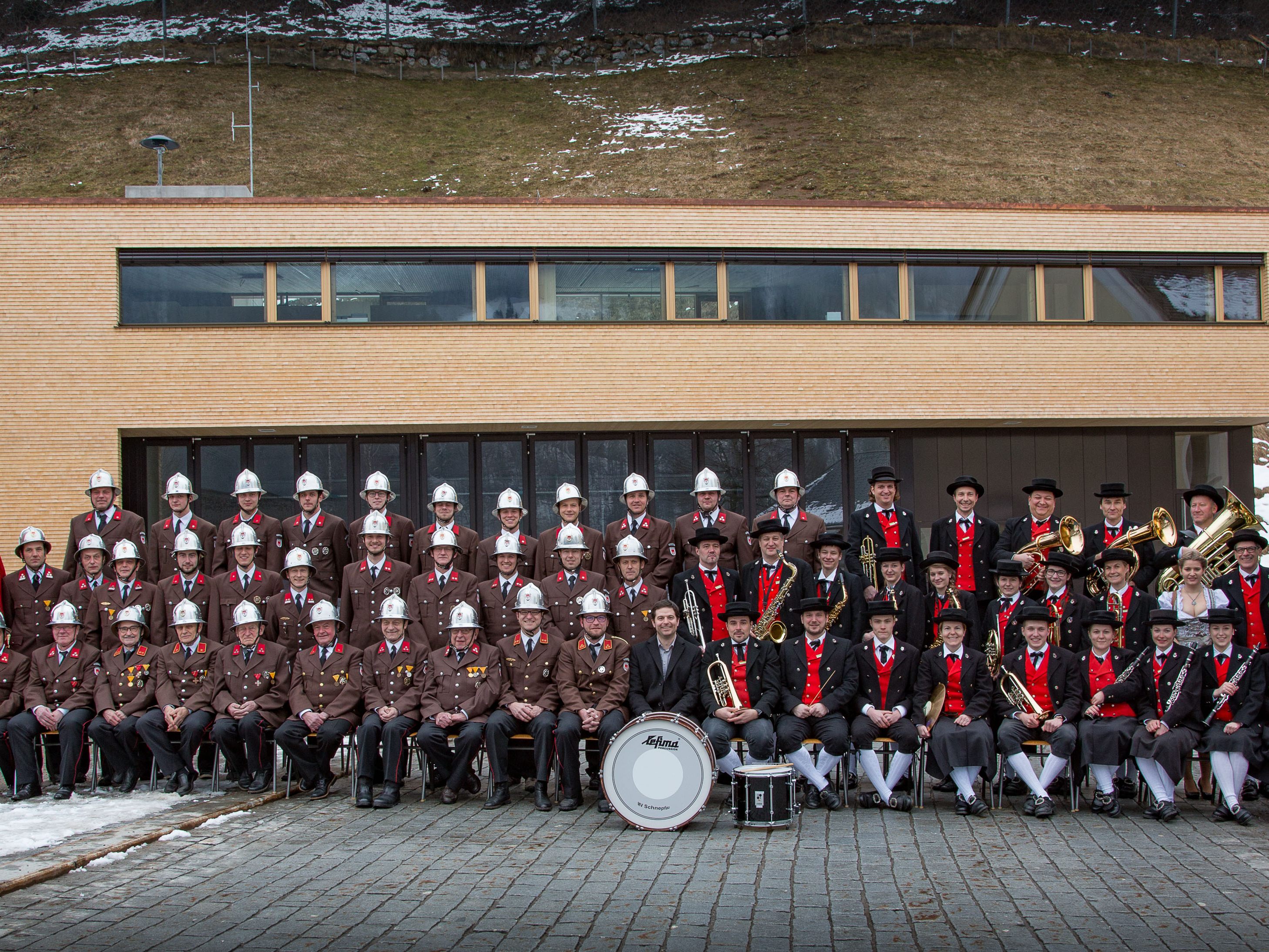Neues Feuerwehr- und Vereinehaus Neues Feuerwehr- und Vereinehaus