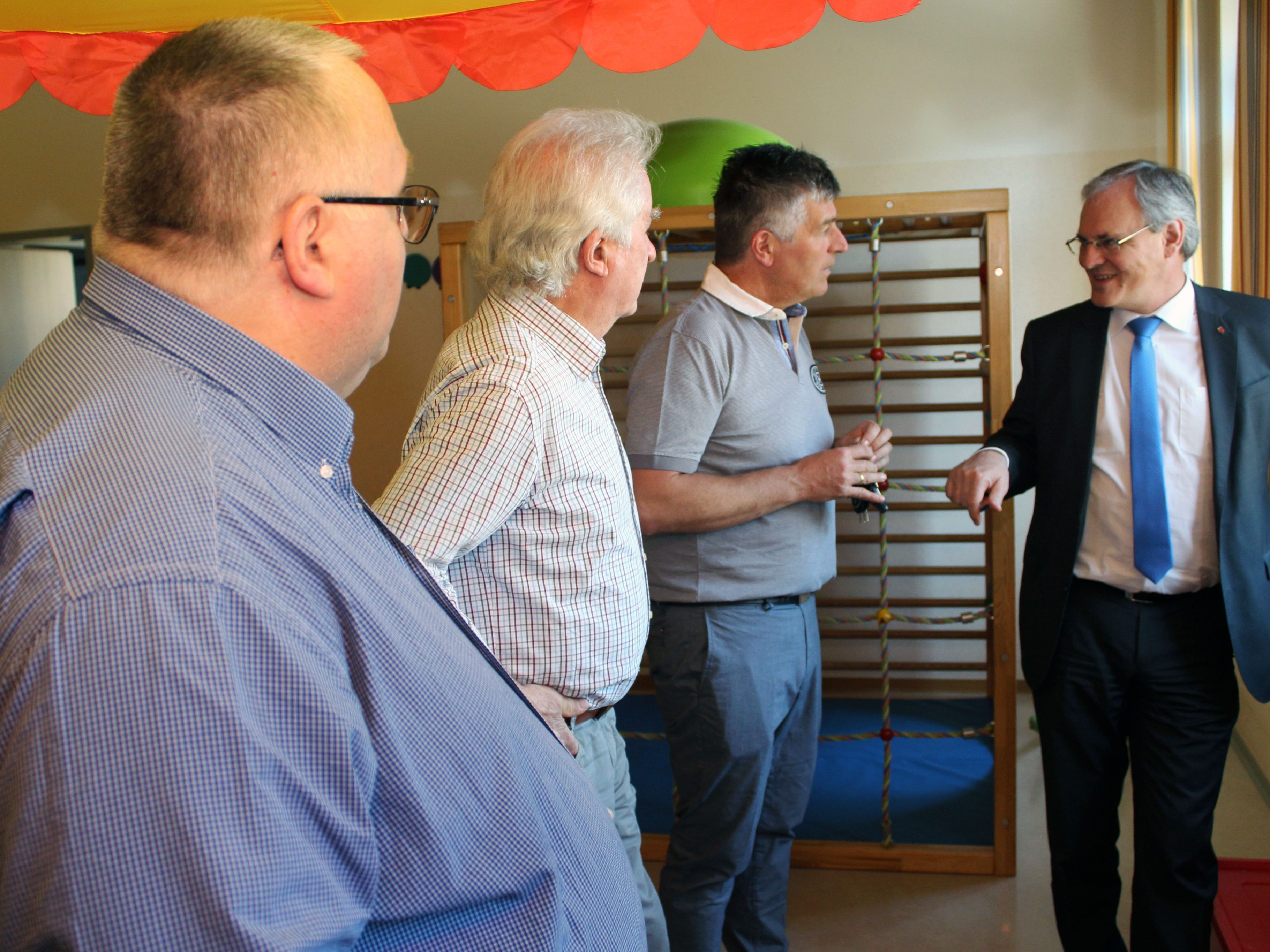 Landtagspräsident Harald Sonderegger besucht den Kindergarten in Bürserberg. Landtagspräsident Harald Sonderegger besucht den Kindergarten in Bürserberg.