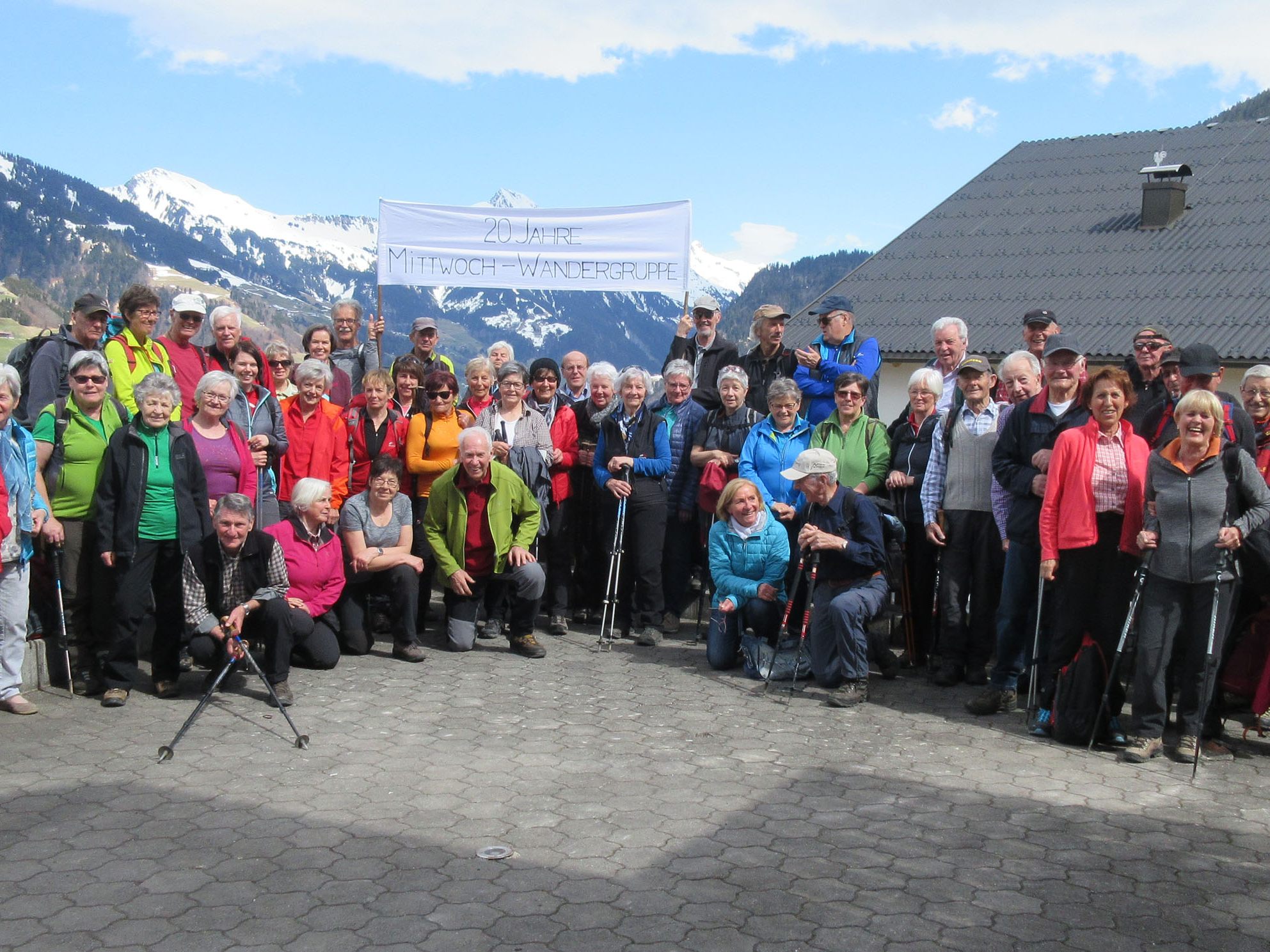 Gruppenbild als Erinnerung „20 Jahre Mittwoch-Wandergruppe“. Gruppenbild als Erinnerung „20 Jahre Mittwoch-Wandergruppe“.