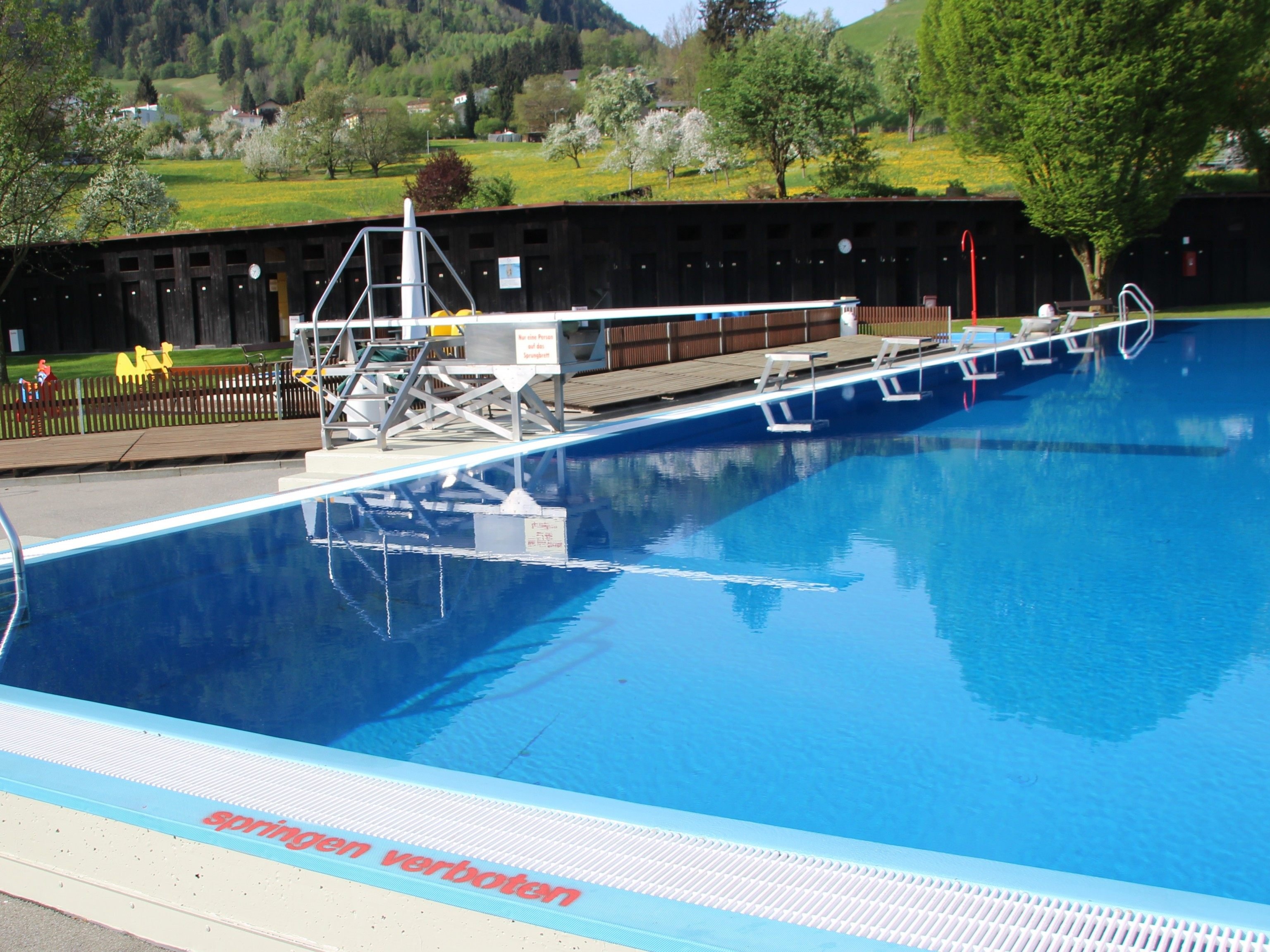 Im Schwimmbad Felsenau ist das Badewasser zum Saisonstart am 01. Mai schon eingelassen. Im Schwimmbad Felsenau ist das Badewasser zum Saisonstart am 01. Mai schon eingelassen.