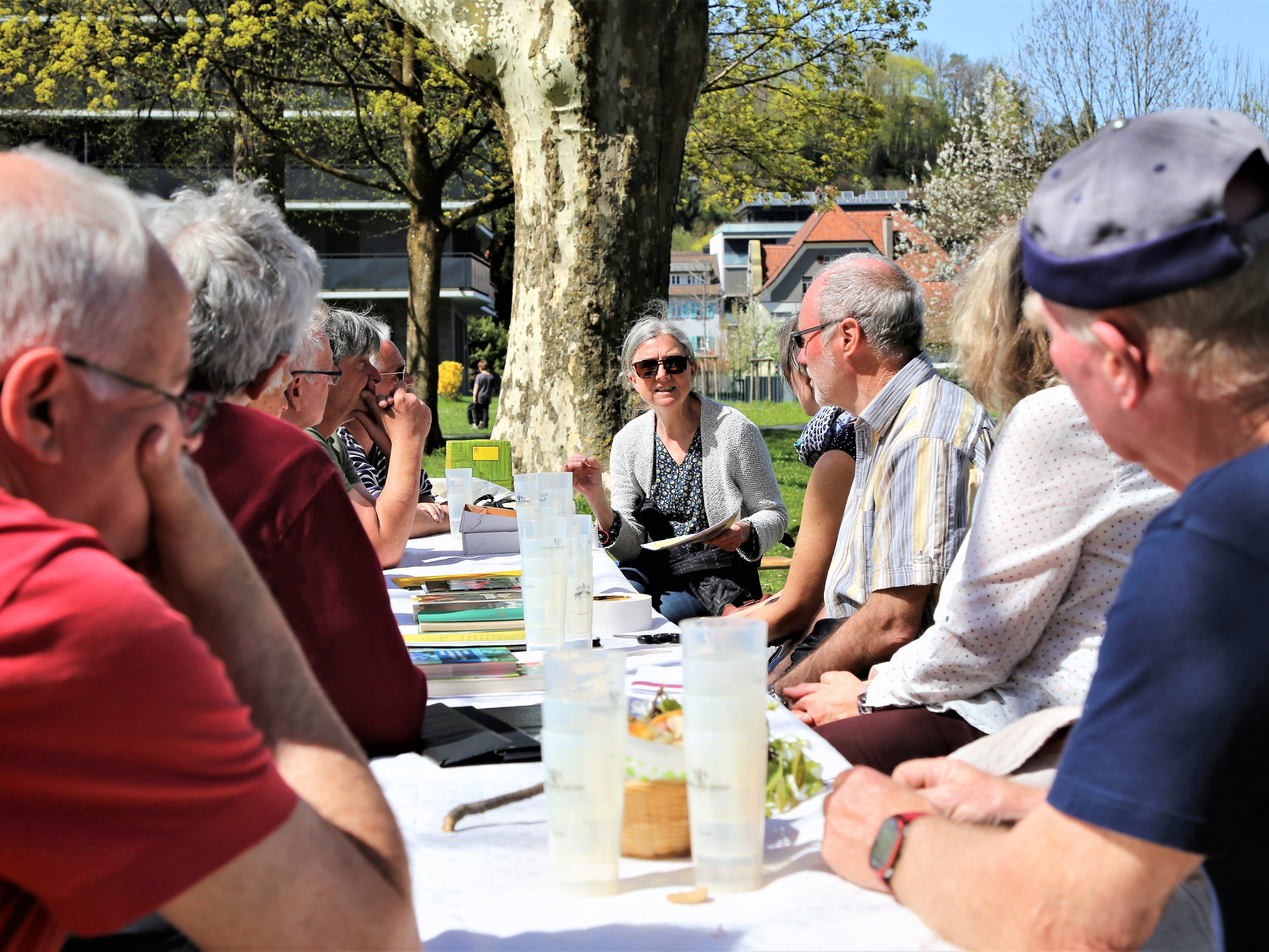 „Obst tafeln“: Ein interessanter Dialog zwischen ortsansässigen OGV und Interessierte im Feldkircher Reichenfeld. „Obst tafeln“: Ein interessanter Dialog zwischen ortsansässigen OGV und Interessierte im Feldkircher Reichenfeld.