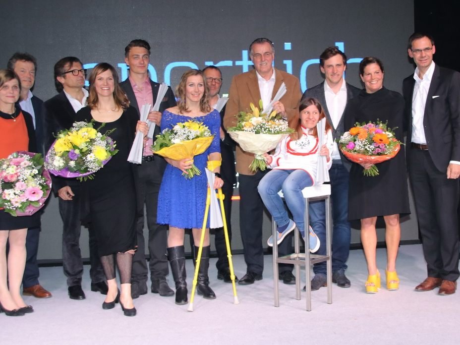 Alle Sieger der Sportlerwahl 2017 mit LH Markus Wallner und Sport LR Barbara Schöbi-Fink Alle Sieger der Sportlerwahl 2017 mit LH Markus Wallner und Sport LR Barbara Schöbi-Fink
