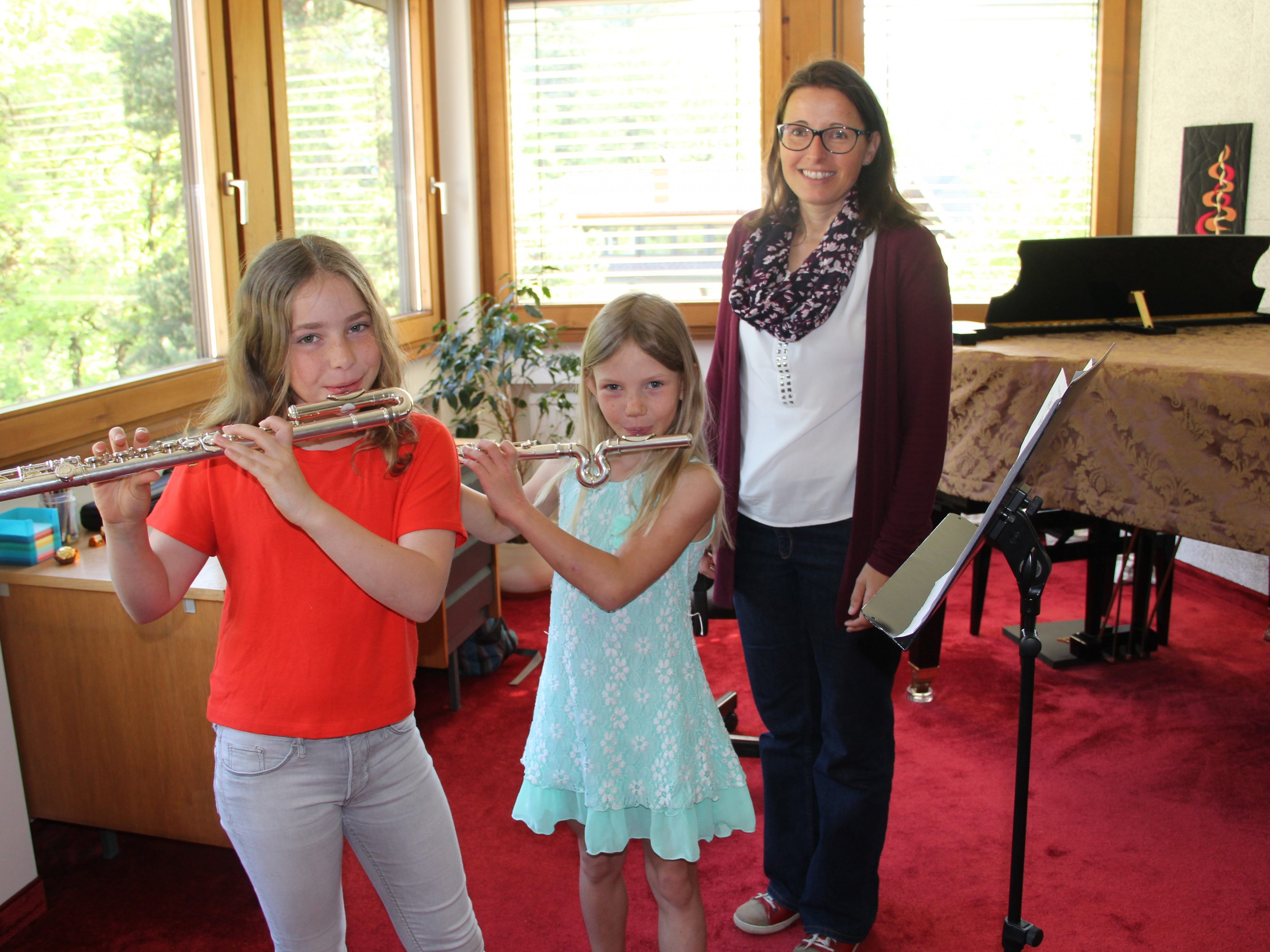 Zahlreiche Musikschüler stellten den Besuchern gerne „ihr“ Instrument vor.