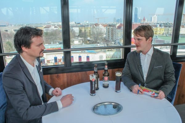 Michael Metzler mit Moderator Johannes Tschohl.
