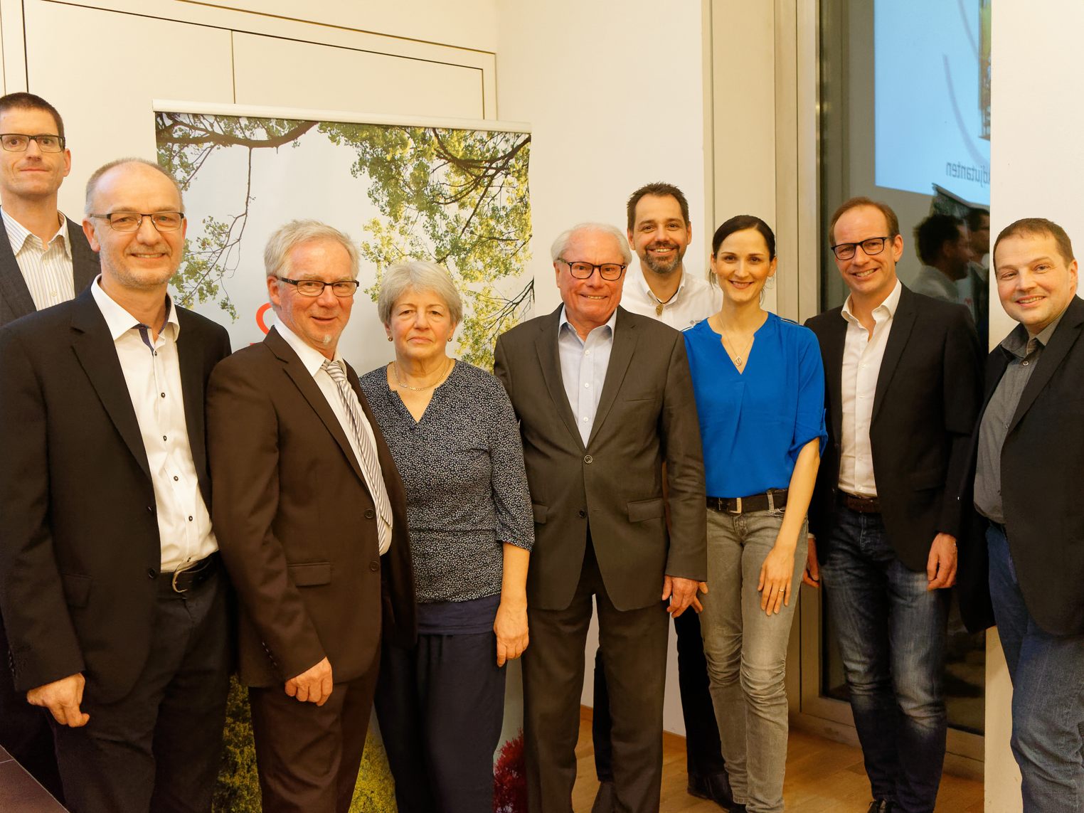 Obmann Karl Bitschnau (2.v.l.) mit dem KPV-Vorstand und Ehrengästen bei der Jahreshauptversammlung.