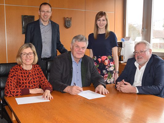 Vertragsunterzeichnung Kooperation Stadt Bludenz und Firma Getzner. Vertragsunterzeichnung Kooperation Stadt Bludenz und Firma Getzner.