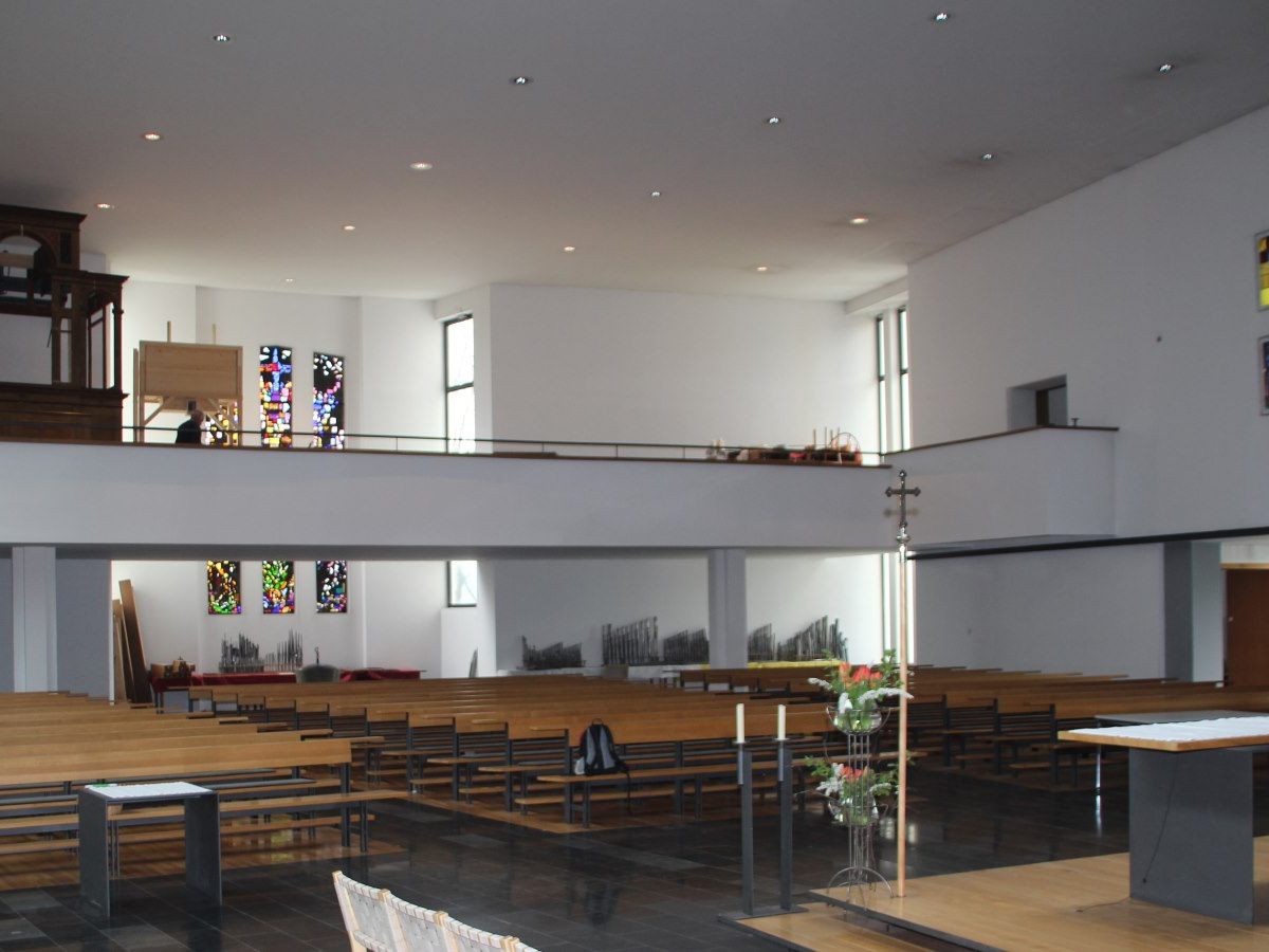 Die neue Orgel in der Pfarrkirche Tisis ist schon weitestgehend aufgestellt. Die neue Orgel in der Pfarrkirche Tisis ist schon weitestgehend aufgestellt.