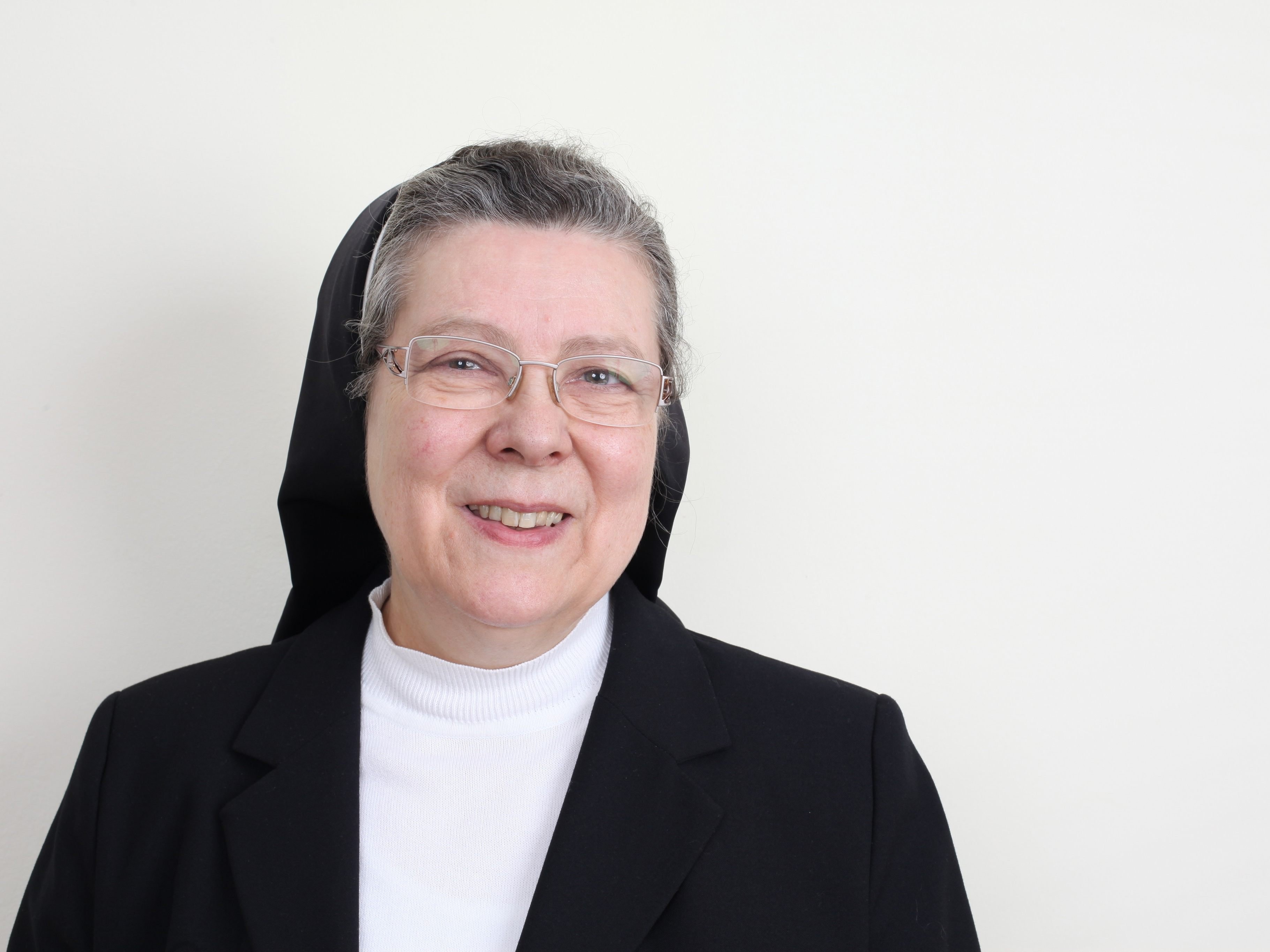 Mayrhofer übt Kritik am Kopftuchverbot.