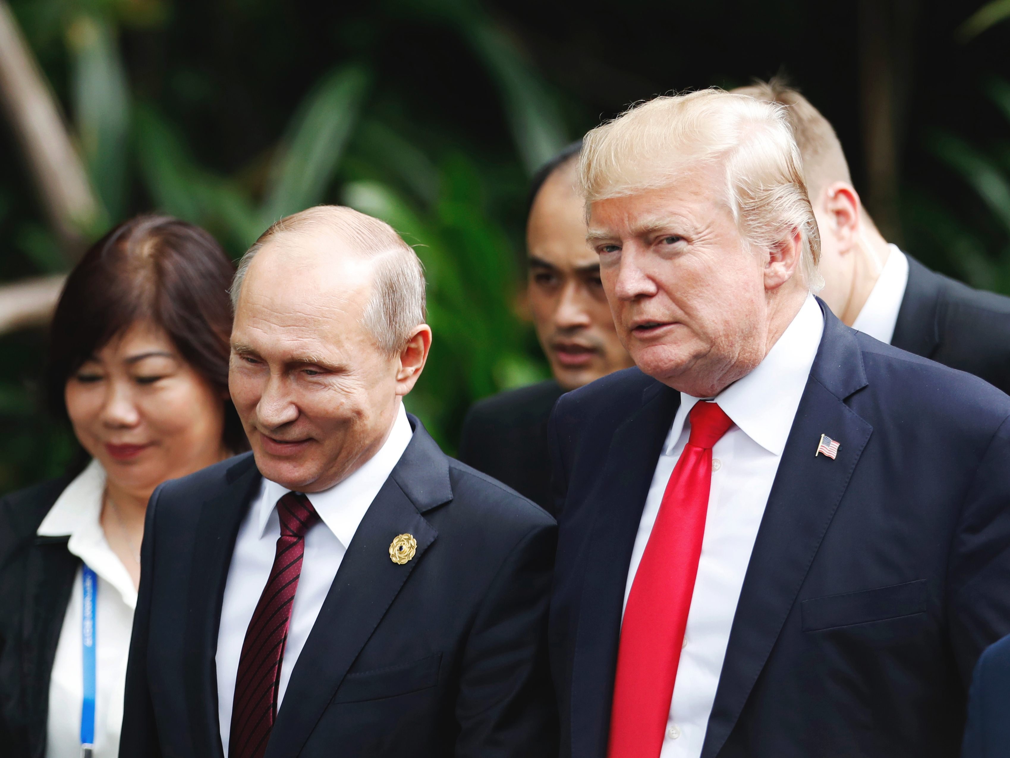 Putin und Trump beim APEC-Gipfel im November 2017 in Vietnam. Putin und Trump beim APEC-Gipfel im November 2017 in Vietnam.