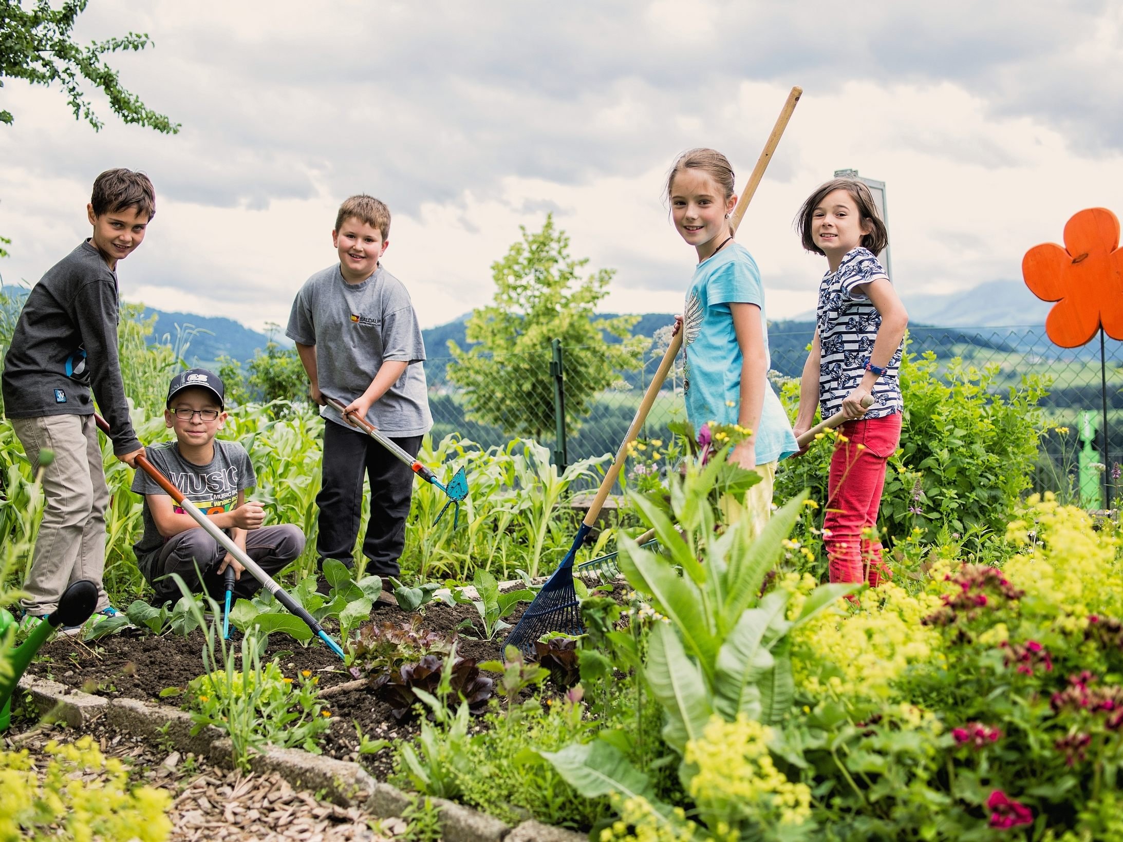 Auch die Ernährung hat einen Einfluss auf Energie und Klima. Lösungen zeigen die Kinder der VS Doren.   