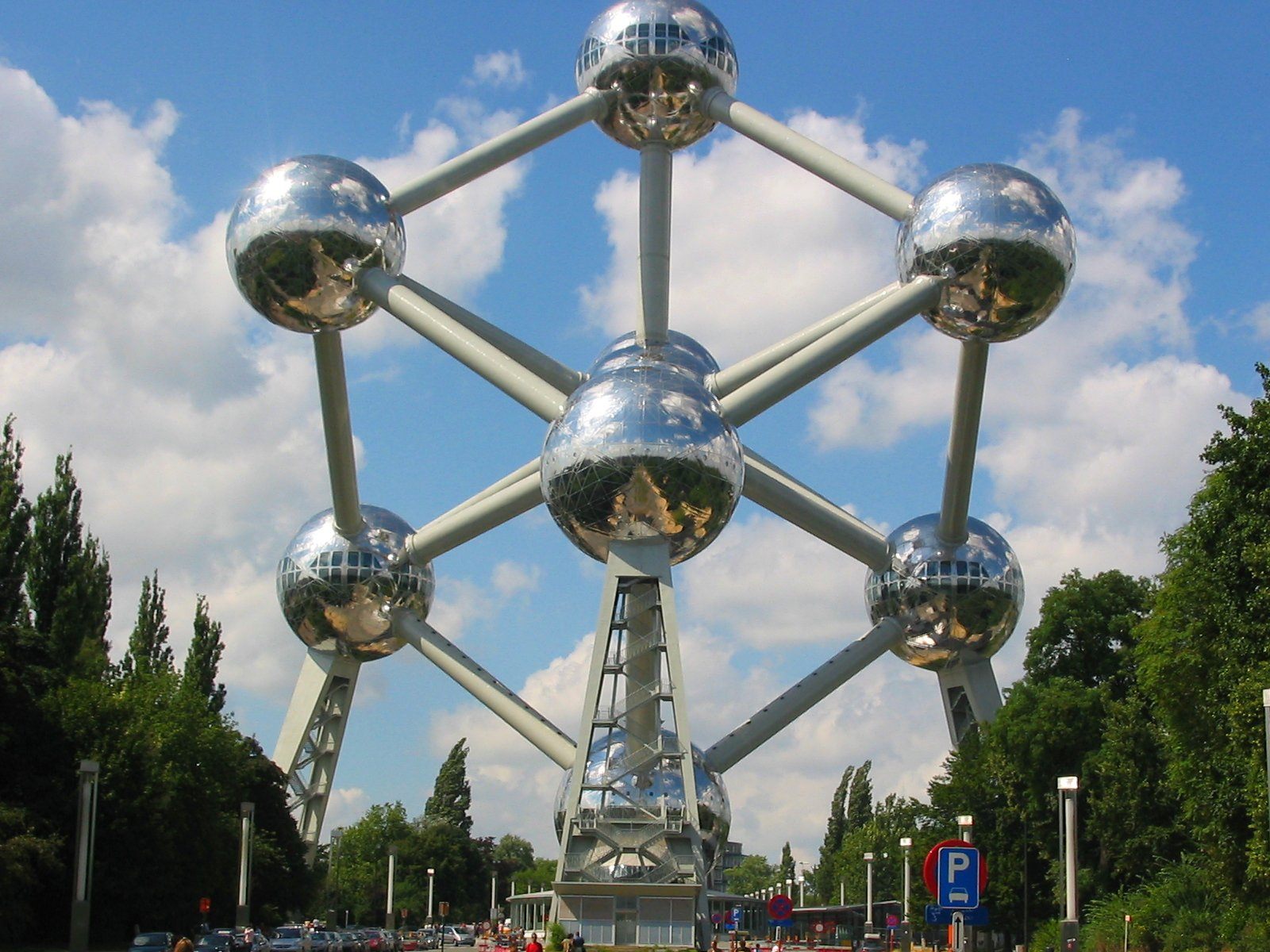 1958: In Brüssel wird unter dem Atomium die erste Weltausstellung seit 1939 eröffnet. 1958: In Brüssel wird unter dem Atomium die erste Weltausstellung seit 1939 eröffnet.