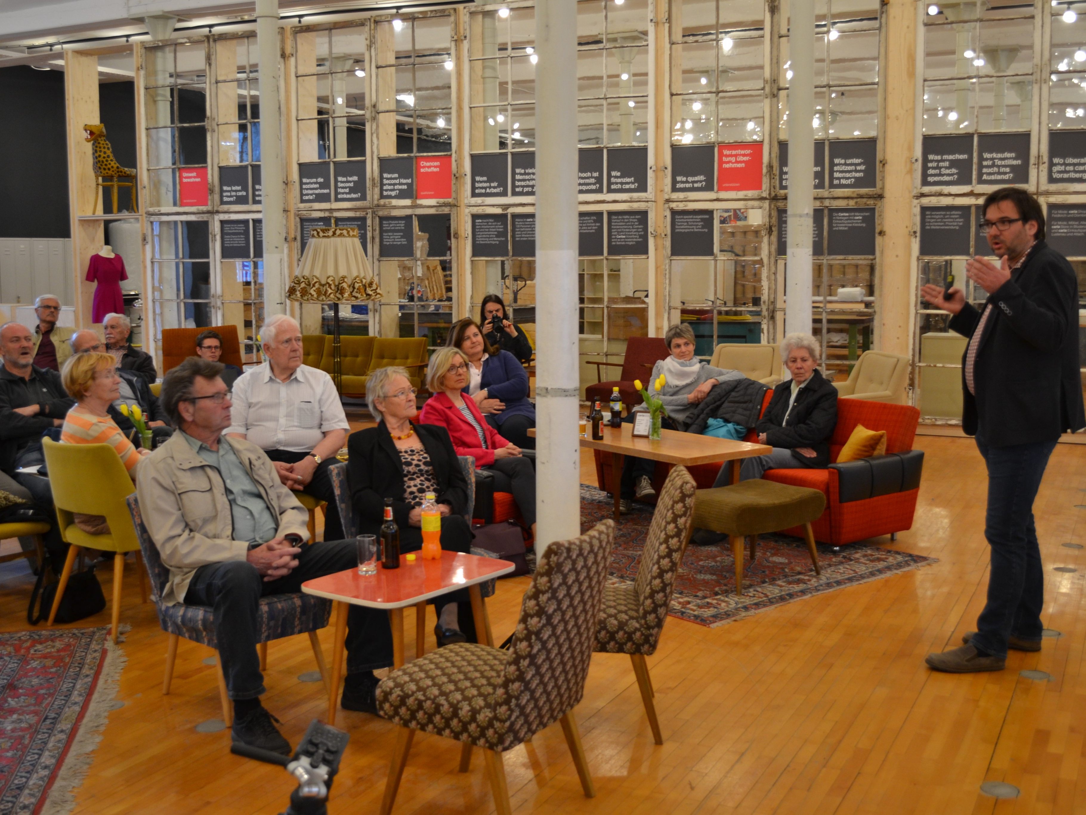 Der carla Store wird auch als Veranstaltungsort genutzt – hier das Erzählcafé des Geschichtsverein Bludenz. Der carla Store wird auch als Veranstaltungsort genutzt – hier das Erzählcafé des Geschichtsverein Bludenz.
