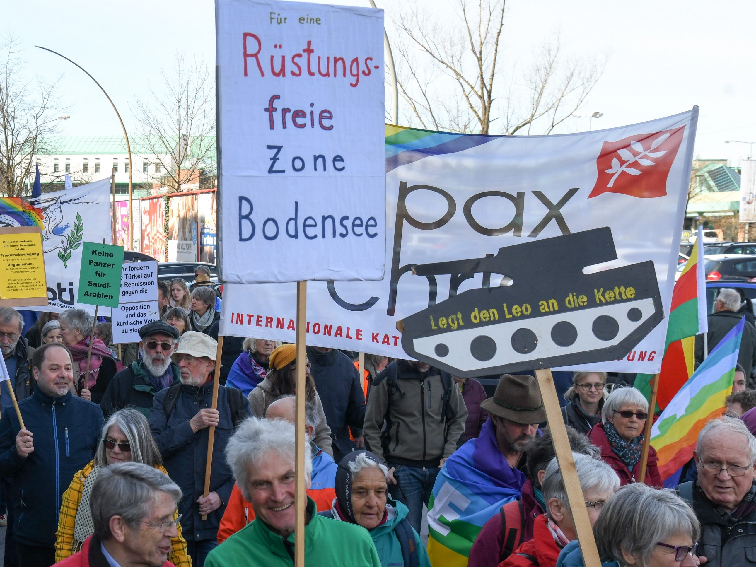 Rund 1.100 Menschen demonstrierten in Bregenz für Frieden.