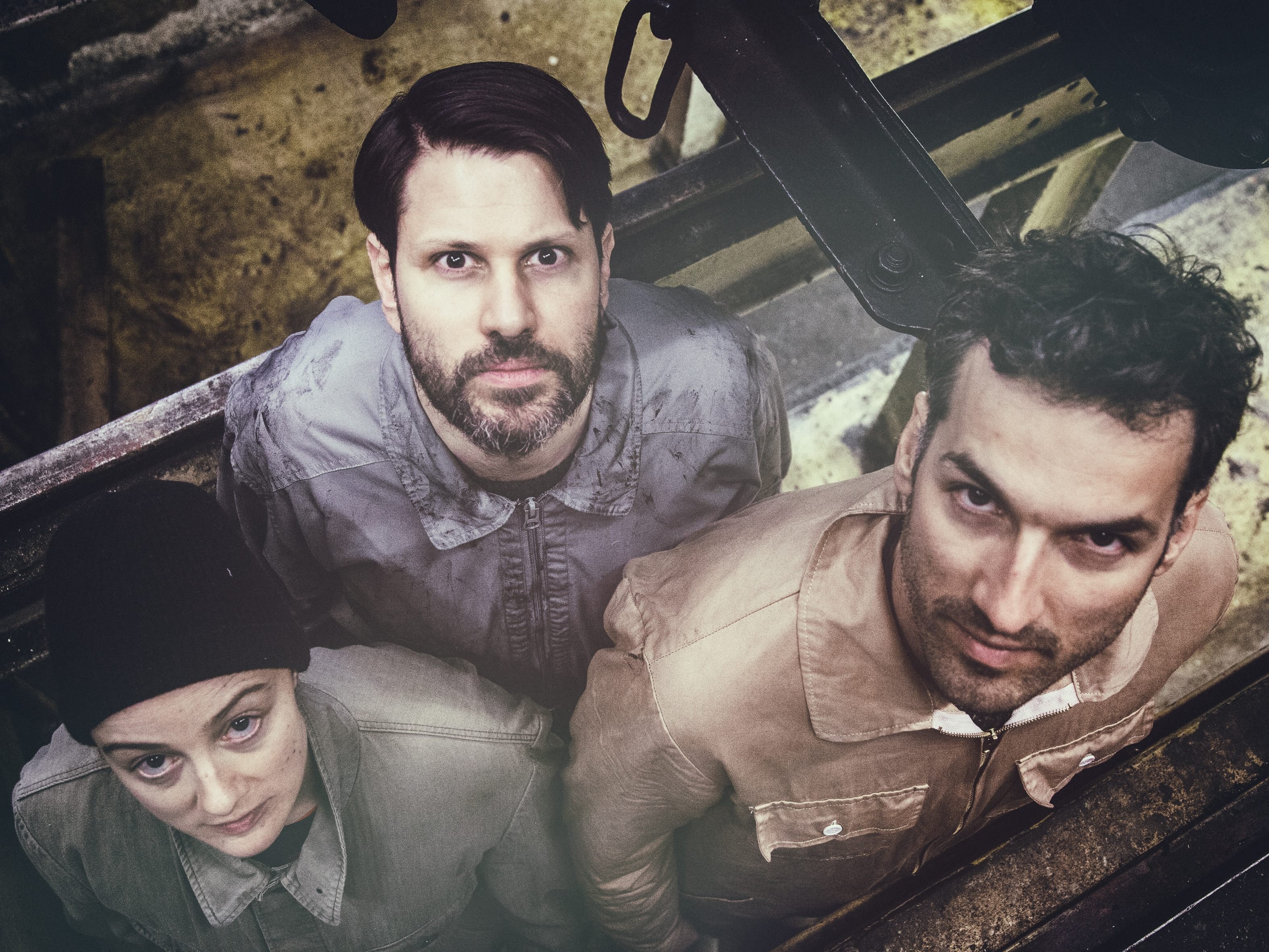 Am Donnerstag, den 3. Mai, findet die Premiere des Theaterstückes „Alarmtauchen“ statt. Am Donnerstag, den 3. Mai, findet die Premiere des Theaterstückes „Alarmtauchen“ statt.