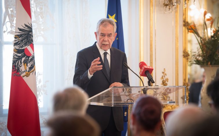 Alexander van der Bellen. Alexander van der Bellen.