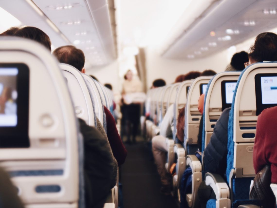 Tipps für einen angenehmen Langstreckenflug. Tipps für einen angenehmen Langstreckenflug.