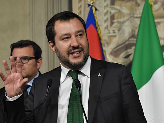 Lega-Chef Matteo Salvini erhöht den Druck