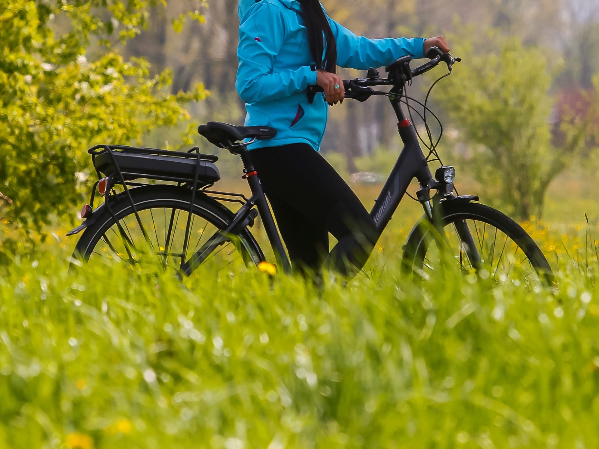 Eine Fahrradlenkerin wurde unbestimmten Grades verletzt./Symbolbild Eine Fahrradlenkerin wurde unbestimmten Grades verletzt./Symbolbild