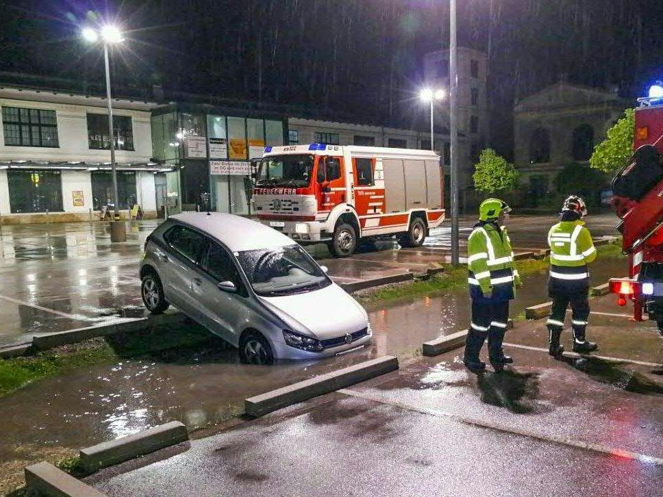 Schwere Niederschläge haben am Mittwochabend die Bezirke Tulln und St. Pölten getroffen.