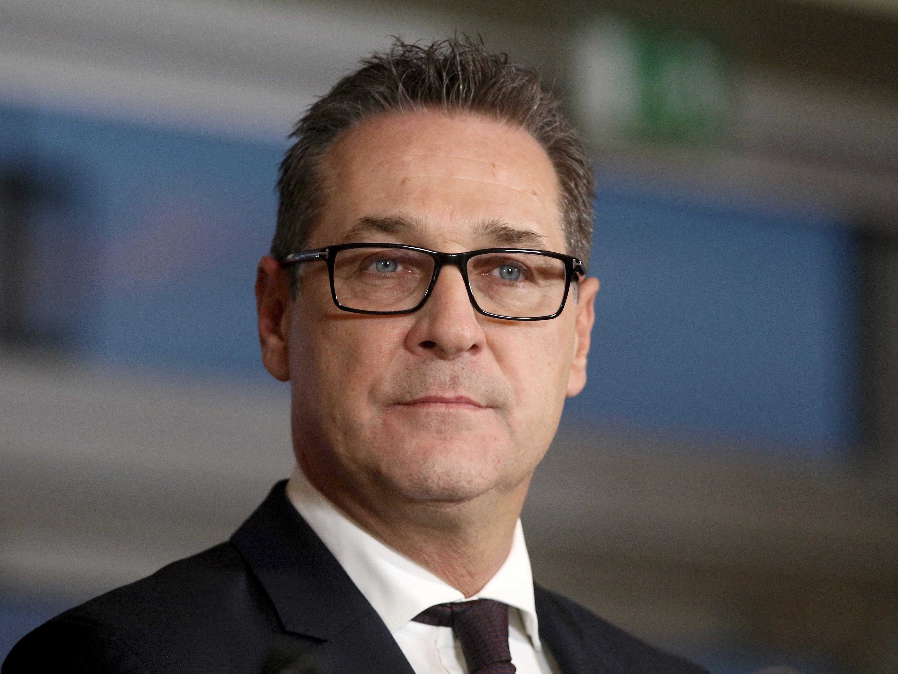 Strache will Personenfreizügigkeit diskutieren. Strache will Personenfreizügigkeit diskutieren.