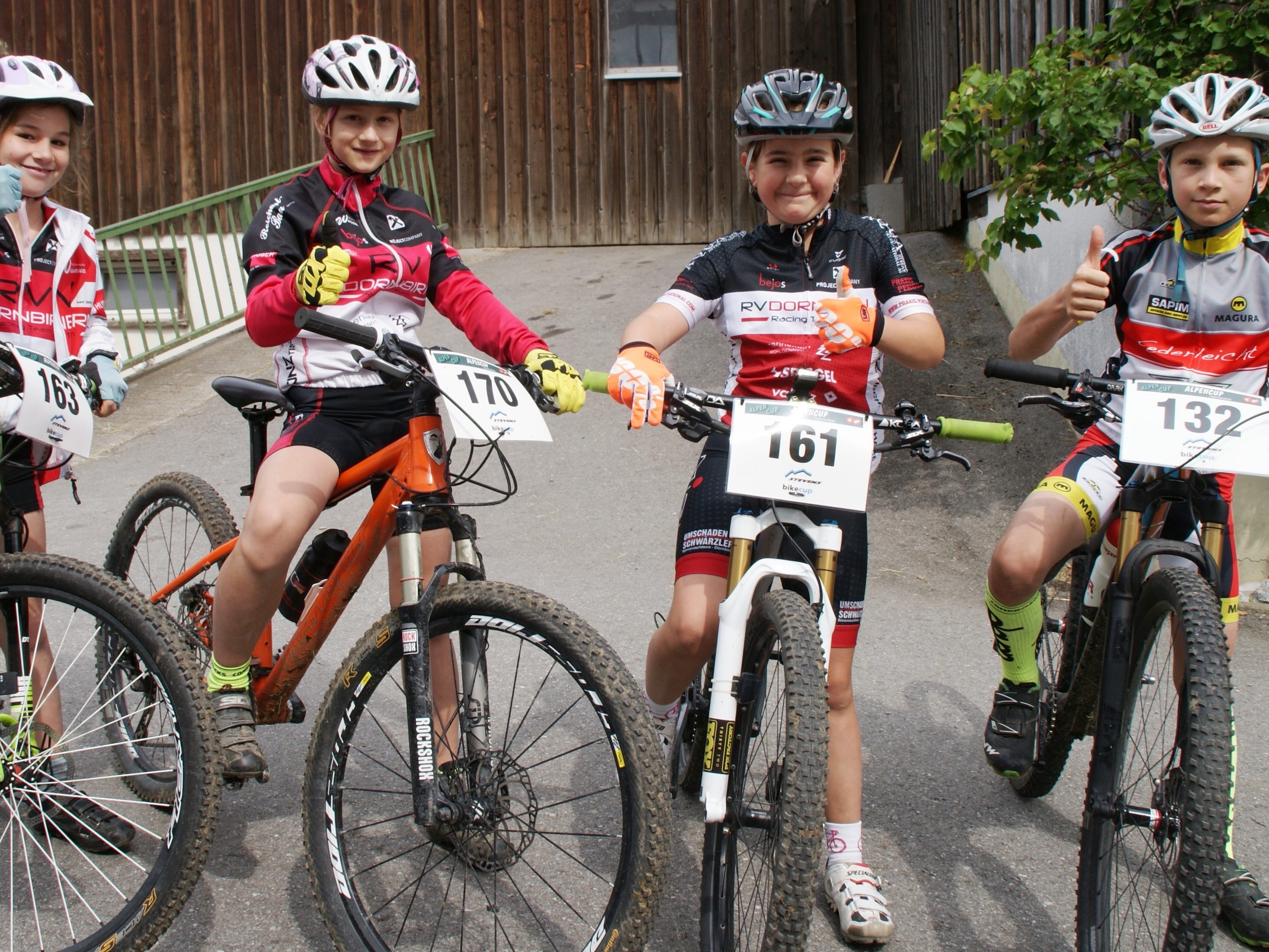Voller Einsatz für die „Biker“ beim Radsportevent in Buch. Voller Einsatz für die „Biker“ beim Radsportevent in Buch.