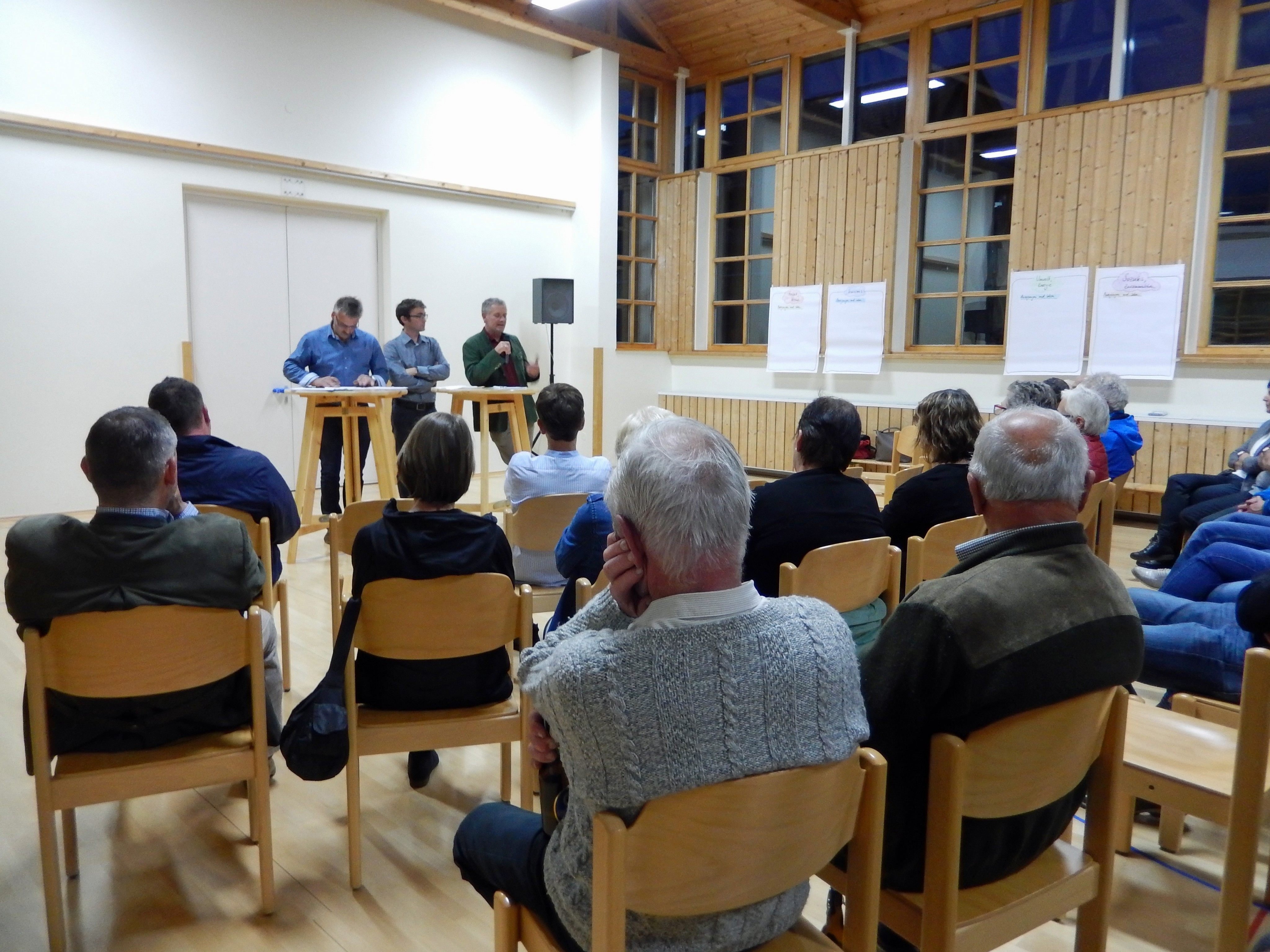 Neben der Präsentation bereits abgeschlossener Projekte standen zukünftige Themen auf der Tagesordnung. Neben der Präsentation bereits abgeschlossener Projekte standen zukünftige Themen auf der Tagesordnung.