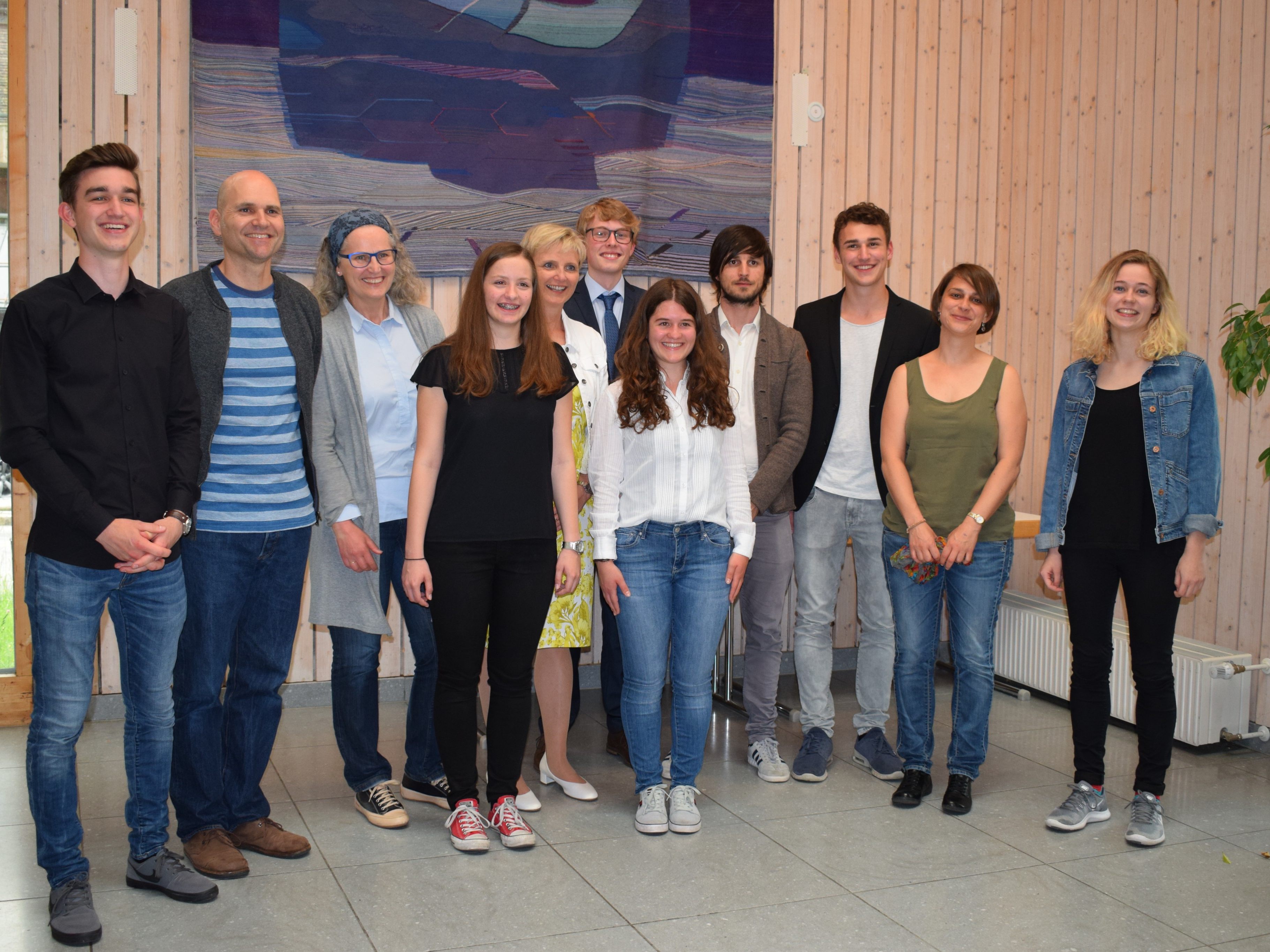 Betreuer und Maturanten freuten sich über das große Interesse an den Vorwissenschaftlichen Arbeiten. Betreuer und Maturanten freuten sich über das große Interesse an den Vorwissenschaftlichen Arbeiten.