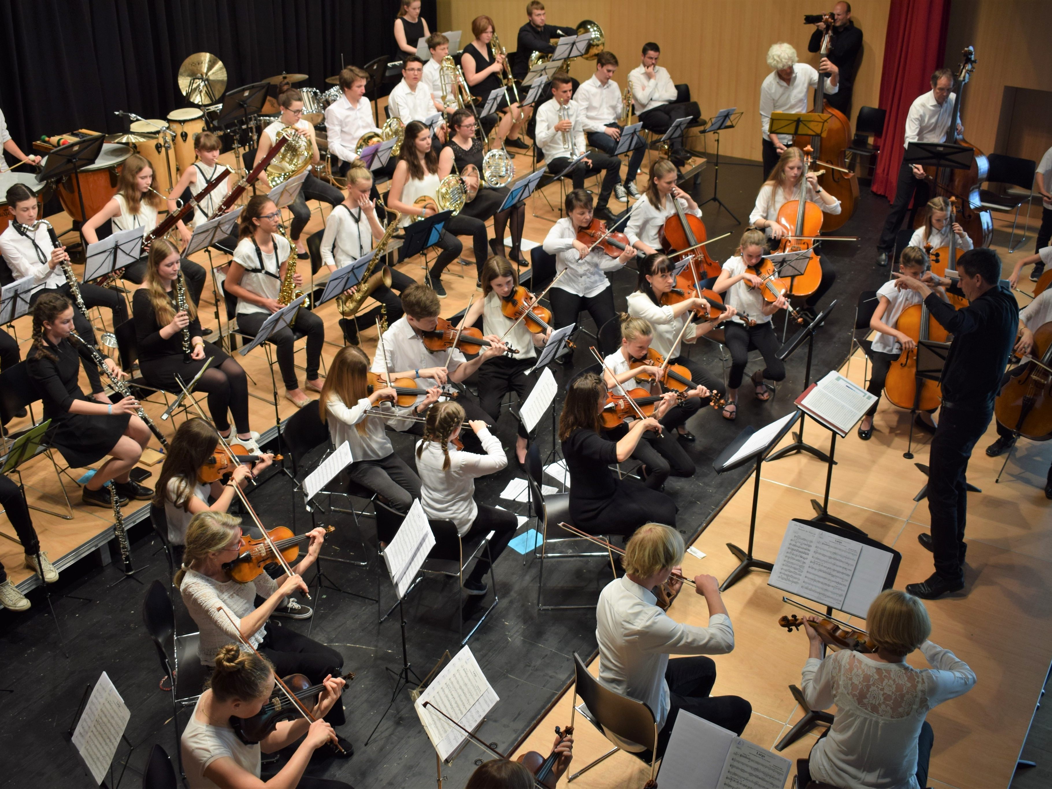 Das Sinfonieorchester der Musikschule Bregenzerwald spielte groß auf. Das Sinfonieorchester der Musikschule Bregenzerwald spielte groß auf.