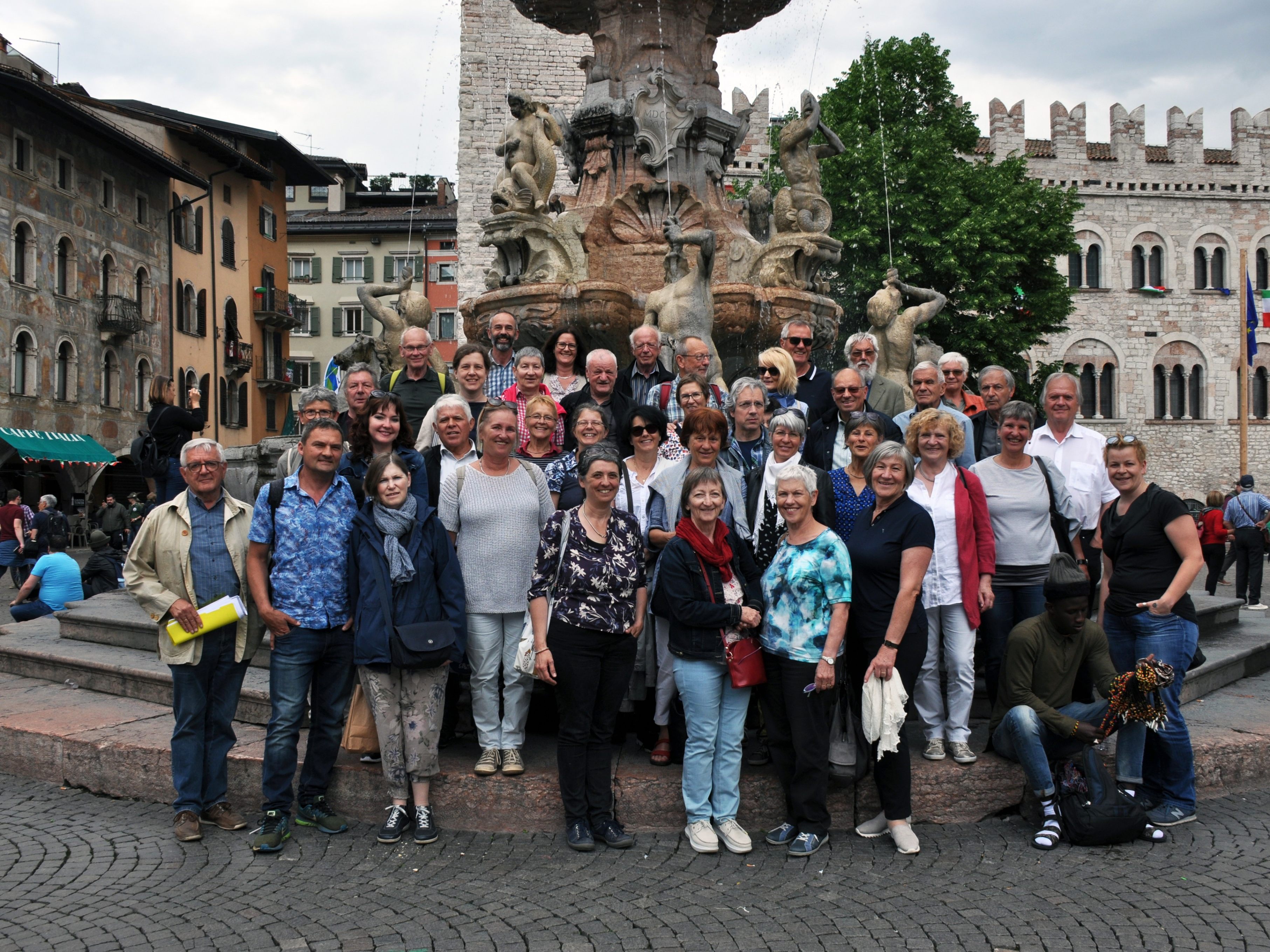 Kantorei Rankweil auf dem Domplatz in Trento