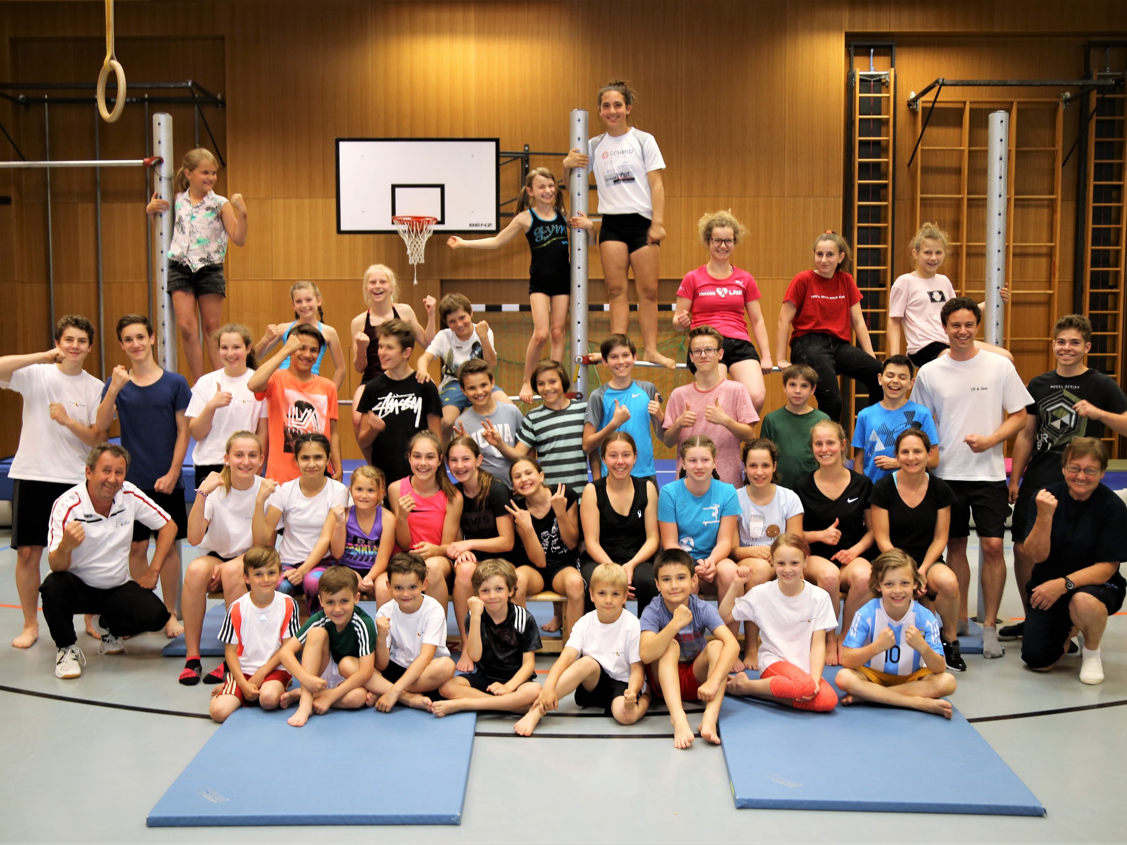 Zweimal wöchentlich wird in der Sporthalle Kirchdorf mit vollem Elan und Begeisterung trainiert.