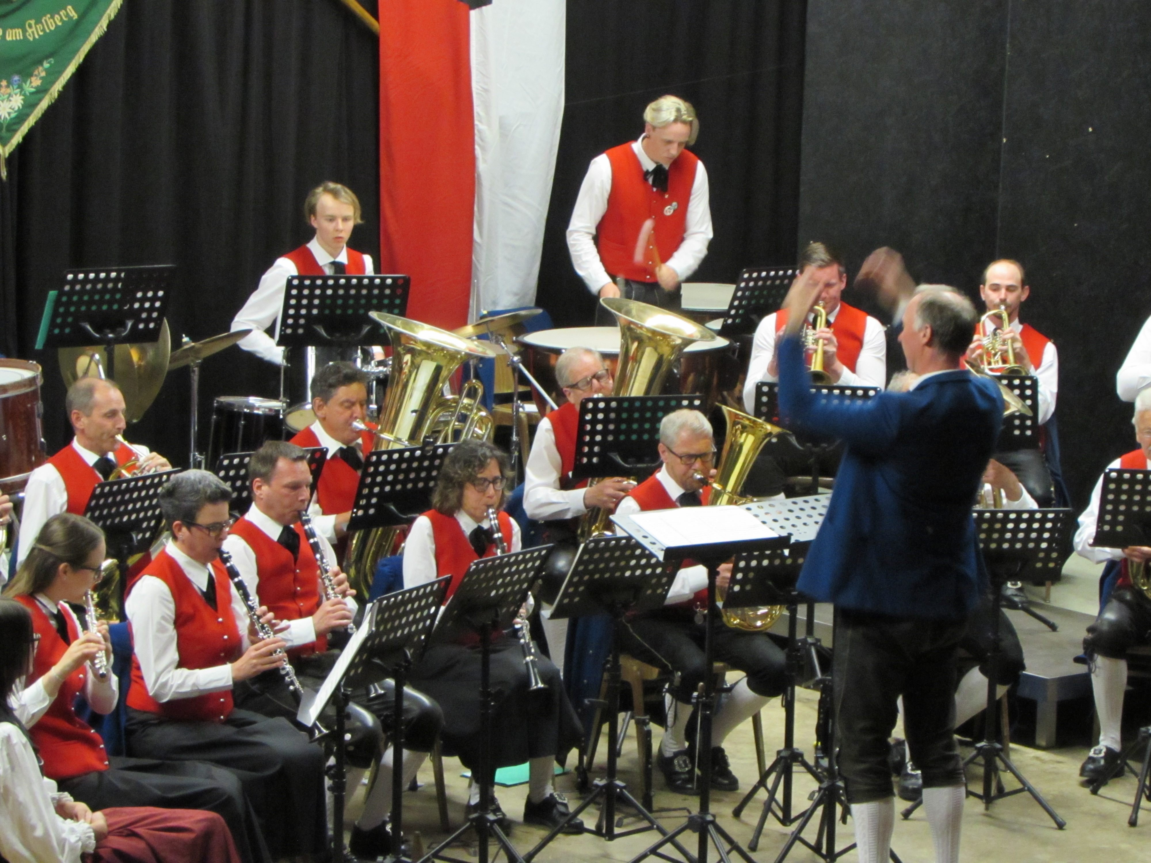 Volle Konzentration der Musikantinnen und Musikanten Volle Konzentration der Musikantinnen und Musikanten