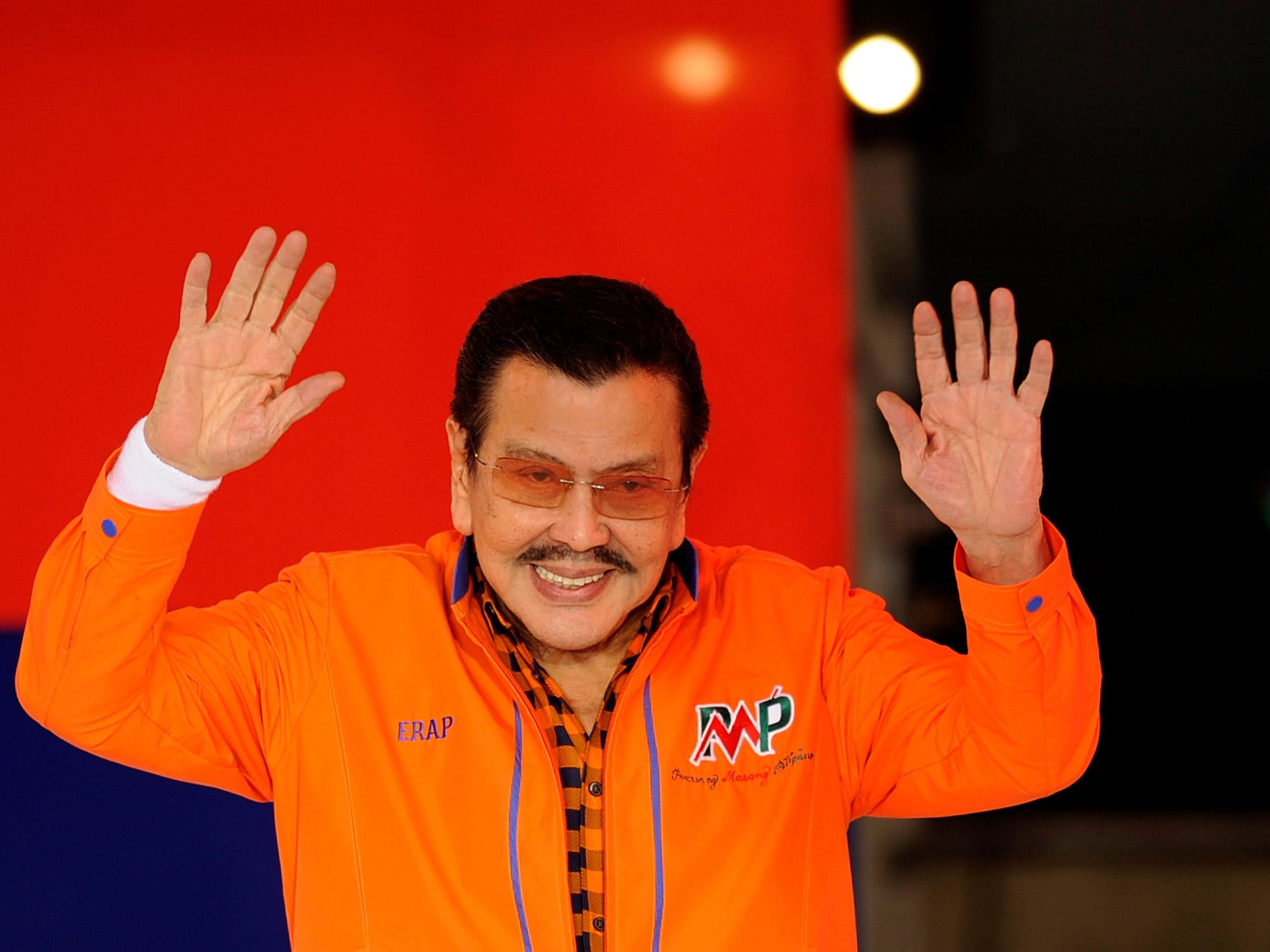 Der ehemalige Präsident der Philippinen, Joseph Estrada, auf einer Wahlkampfveranstaltung 2016. Der ehemalige Präsident der Philippinen, Joseph Estrada, auf einer Wahlkampfveranstaltung 2016.