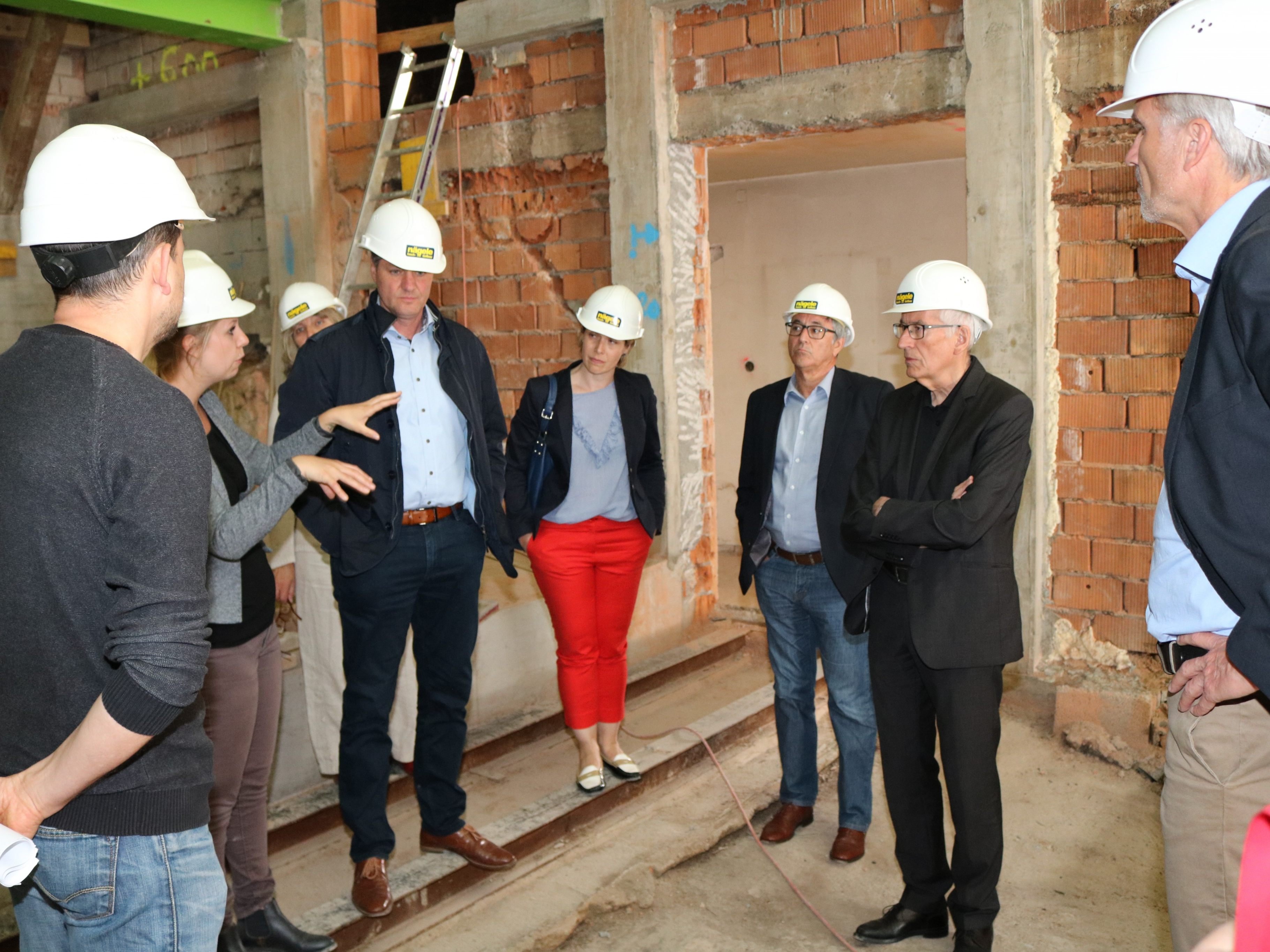 Eine exklusive Führung durch die Baustelle beim neuen Jugendhaus gab es vergangene Woche für die Feldkircher Stadträte. Eine exklusive Führung durch die Baustelle beim neuen Jugendhaus gab es vergangene Woche für die Feldkircher Stadträte.