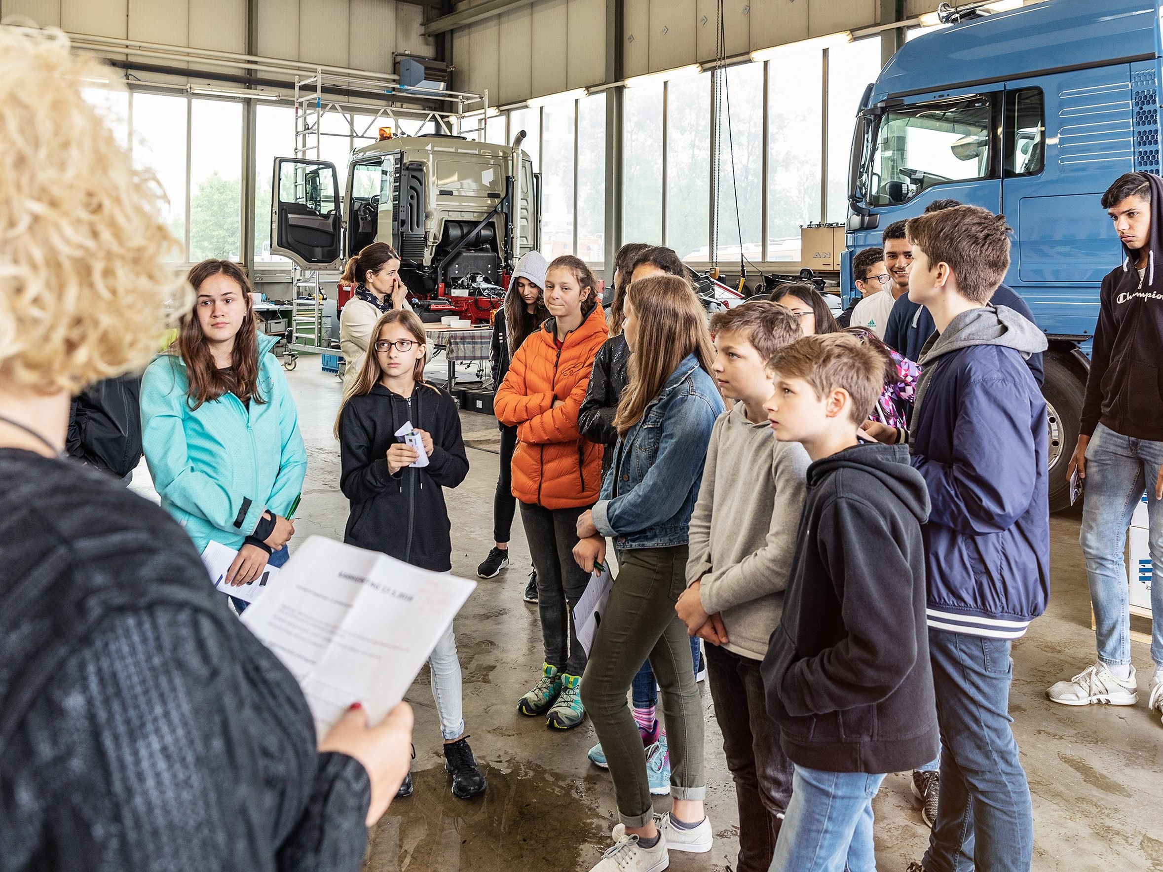 Technikerinnen und Techniker waren bei Nutzfahrzeuge Haubner genau richtig. Technikerinnen und Techniker waren bei Nutzfahrzeuge Haubner genau richtig.