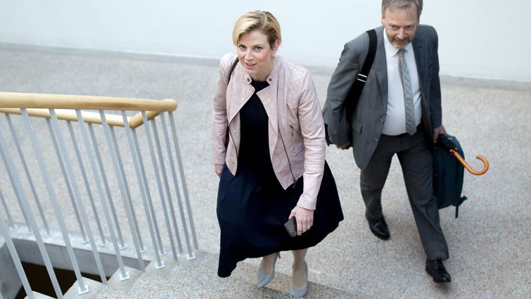 Beate Meinl-Reisinger trifft zum Parteivorstand der NEOS in Wien ein. Beate Meinl-Reisinger trifft zum Parteivorstand der NEOS in Wien ein.