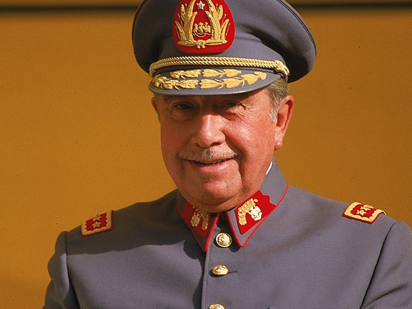 10 Jahre nach seiner Machtergreifung 1973 gab es am 12. mai 1983 den ersten großen Protesttag gegen den chilenischen Diktator Augusto Pinochet. 10 Jahre nach seiner Machtergreifung 1973 gab es am 12. mai 1983 den ersten großen Protesttag gegen den chilenischen Diktator Augusto Pinochet.